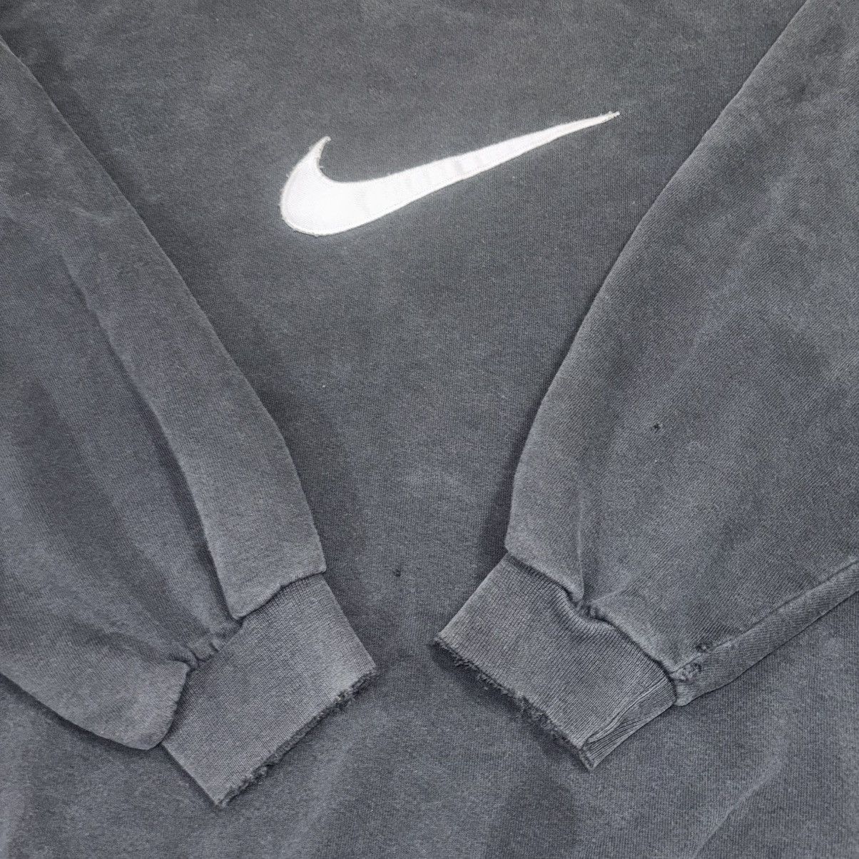 Nike Vintage Nike Swoosh Crewneck Center Logo Distressed Faded XL Size US XL / EU 56 / 4 - 6 Thumbnail