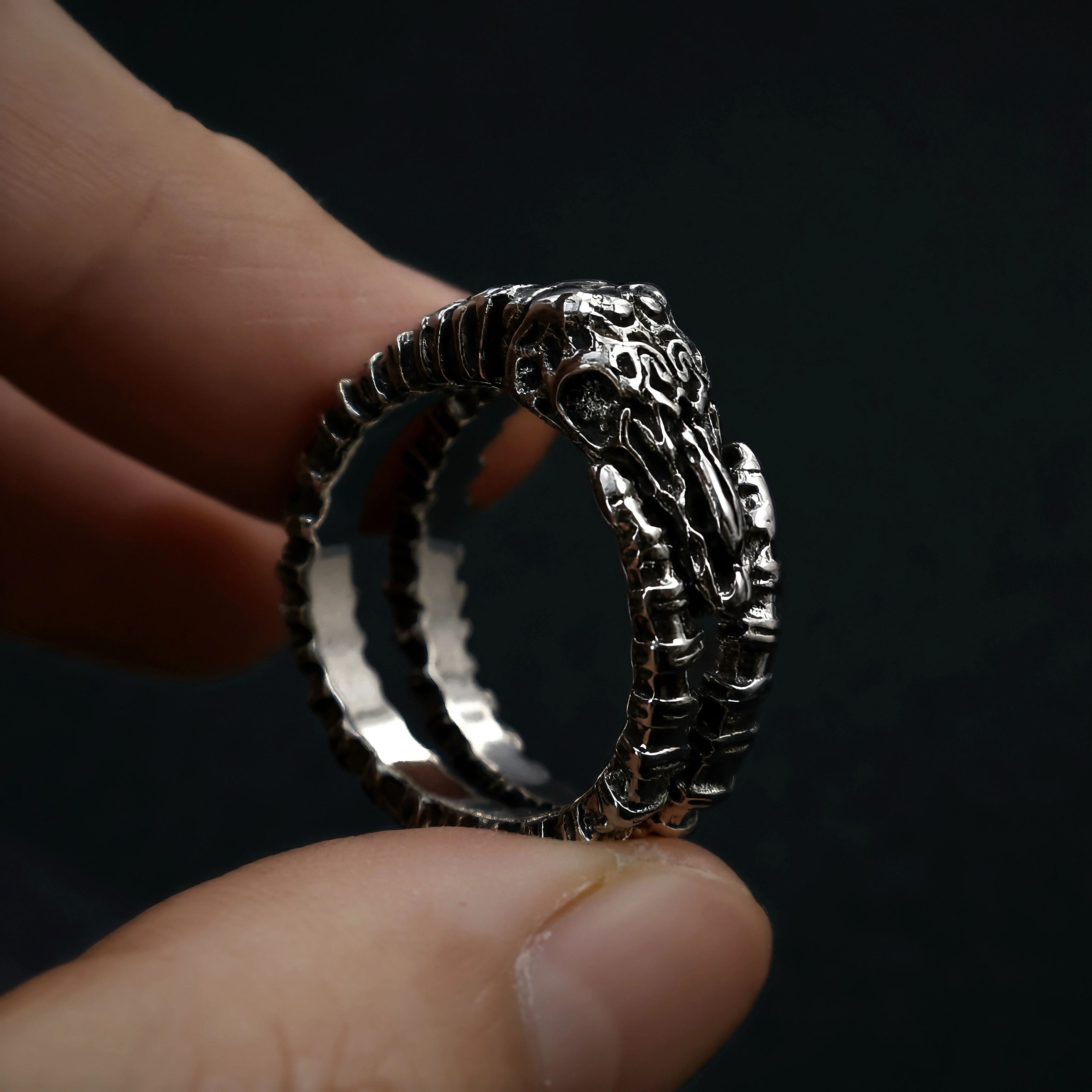 Vintage Retro Skull Horn Ring Size ONE SIZE - 1 Thumbnail