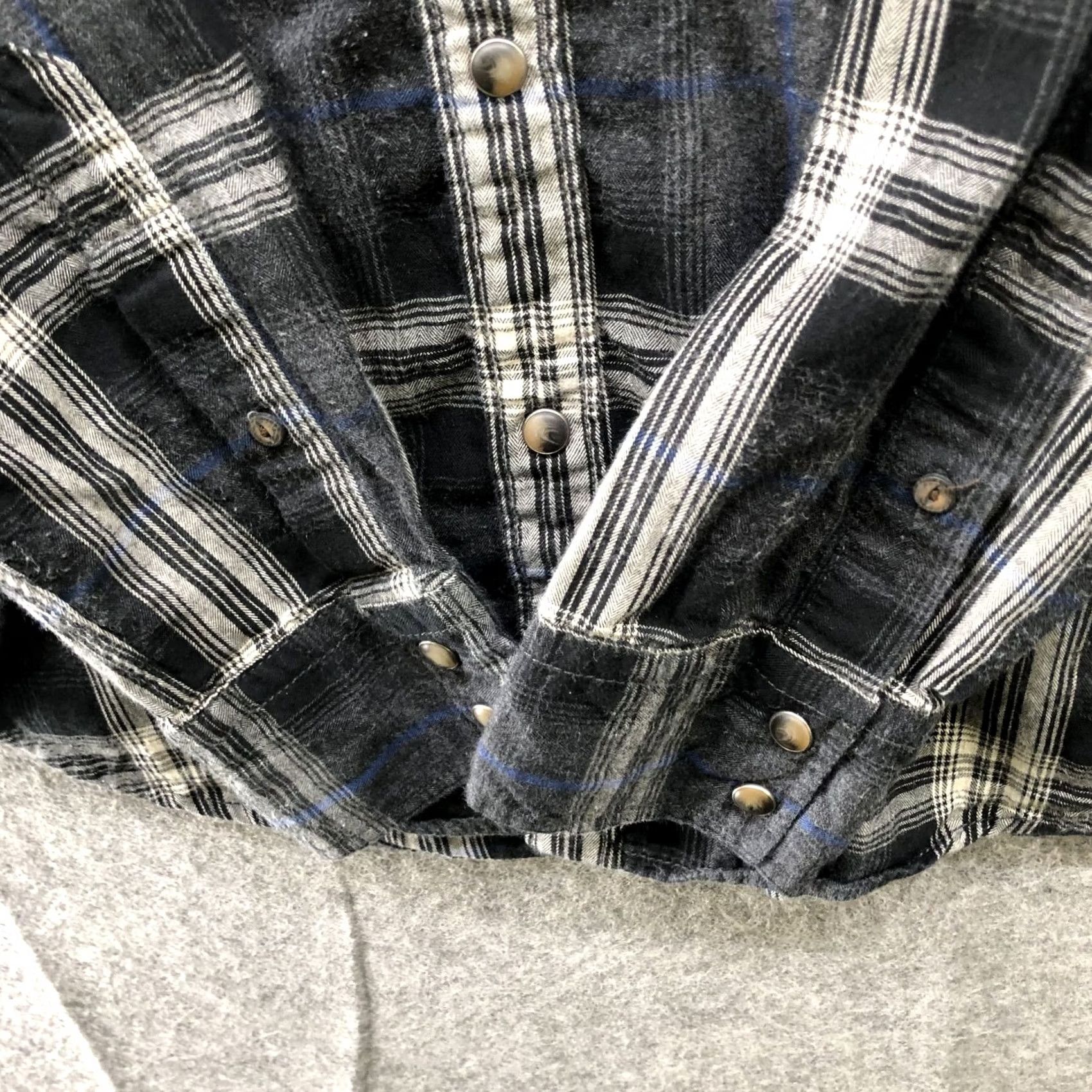 American Eagle Outfitters VINTAGE American Eagle Pearl Snap Flannel Shirt Mens L Plaid Gray Western Cotton Flannel Shirt Long Sleeve Button-Up Cowboy Western Mens L Gray Size US L / EU 52-54 / 3 - 6 Thumbnail