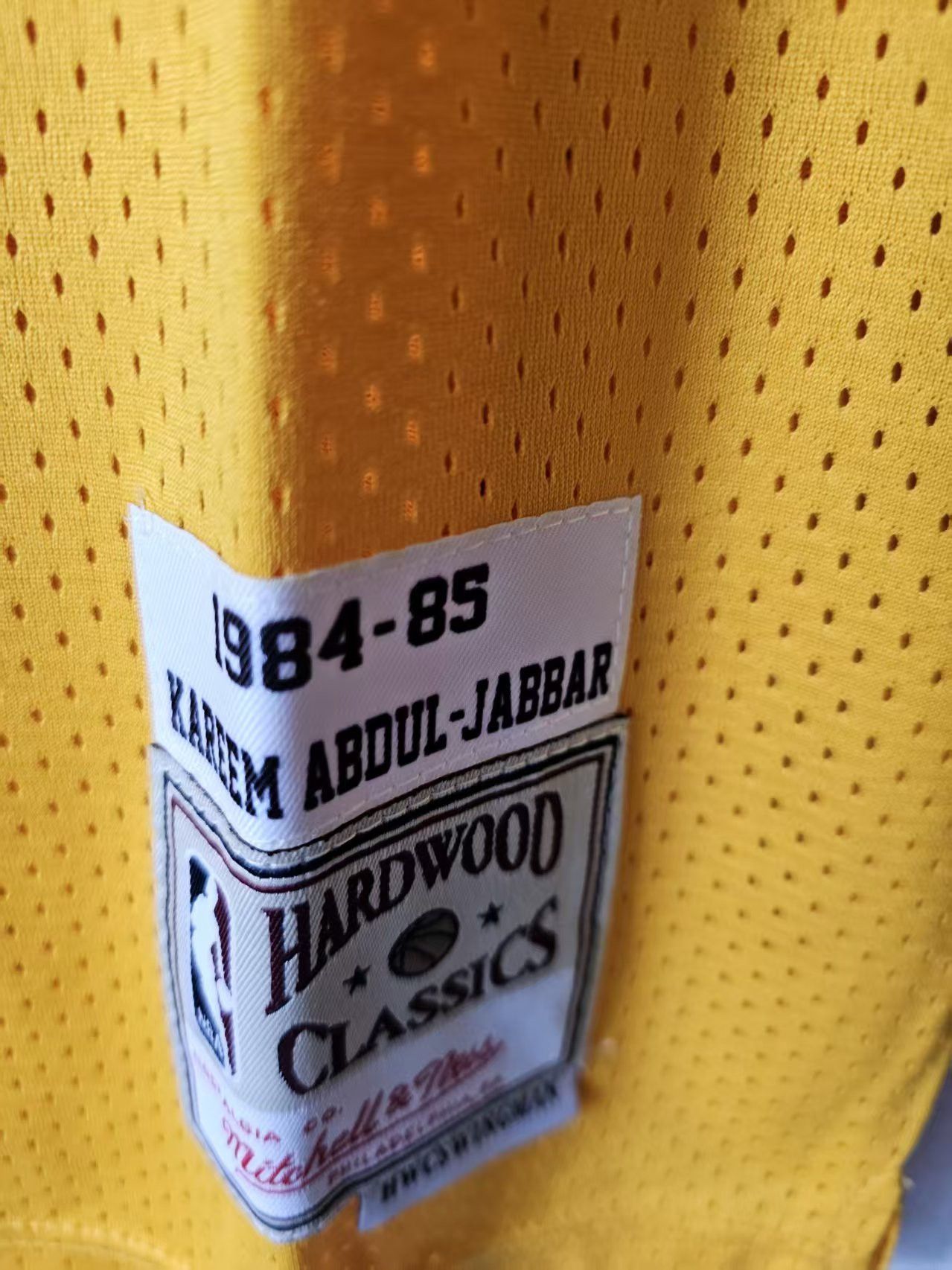 NBA Lakers #33 Abdul-Jabbar Jersey Yellow Size US XL / EU 56 / 4 - 4 Thumbnail