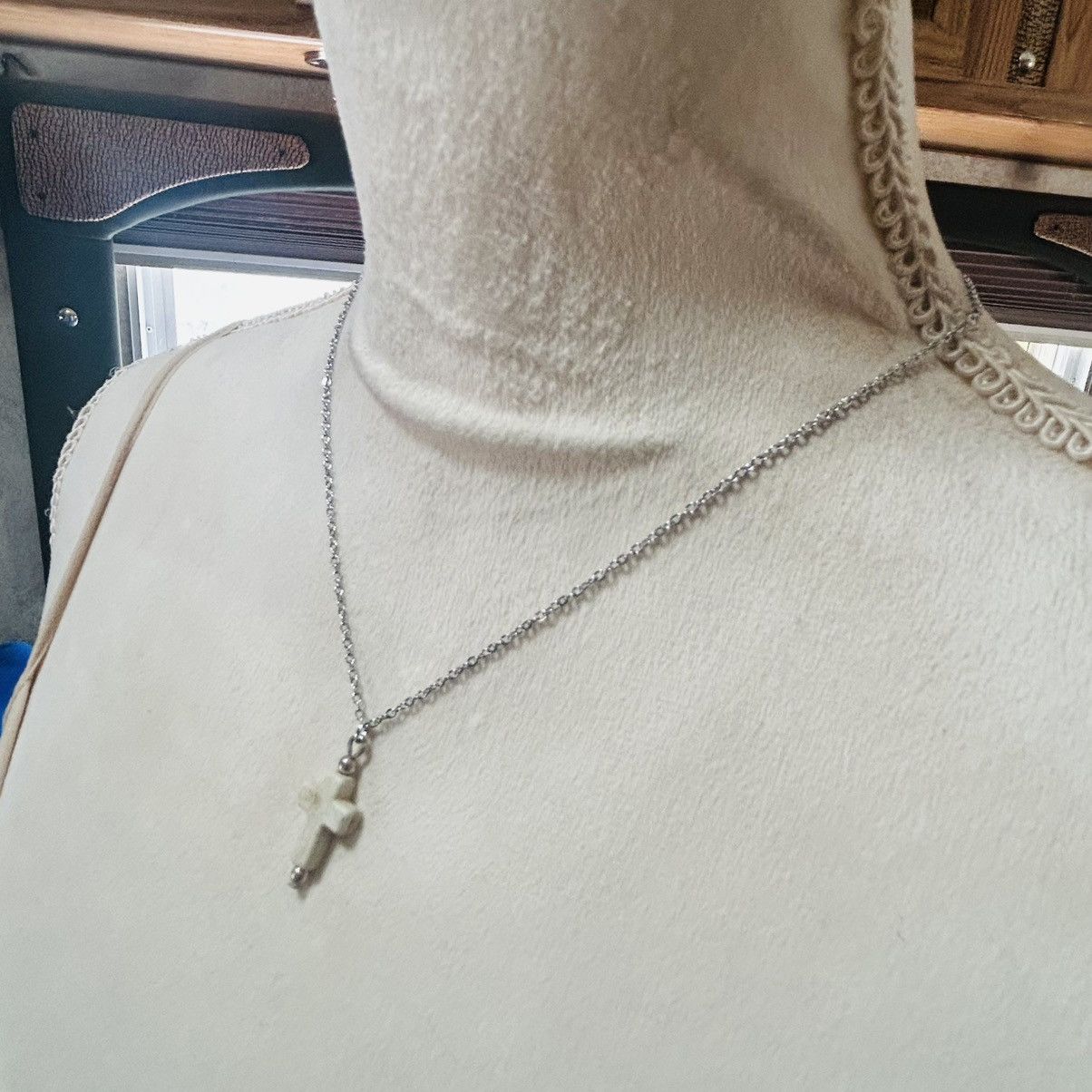 Vintage Genuine magnesite stone cross pendant on chain necklace Size ONE SIZE - 3 Thumbnail