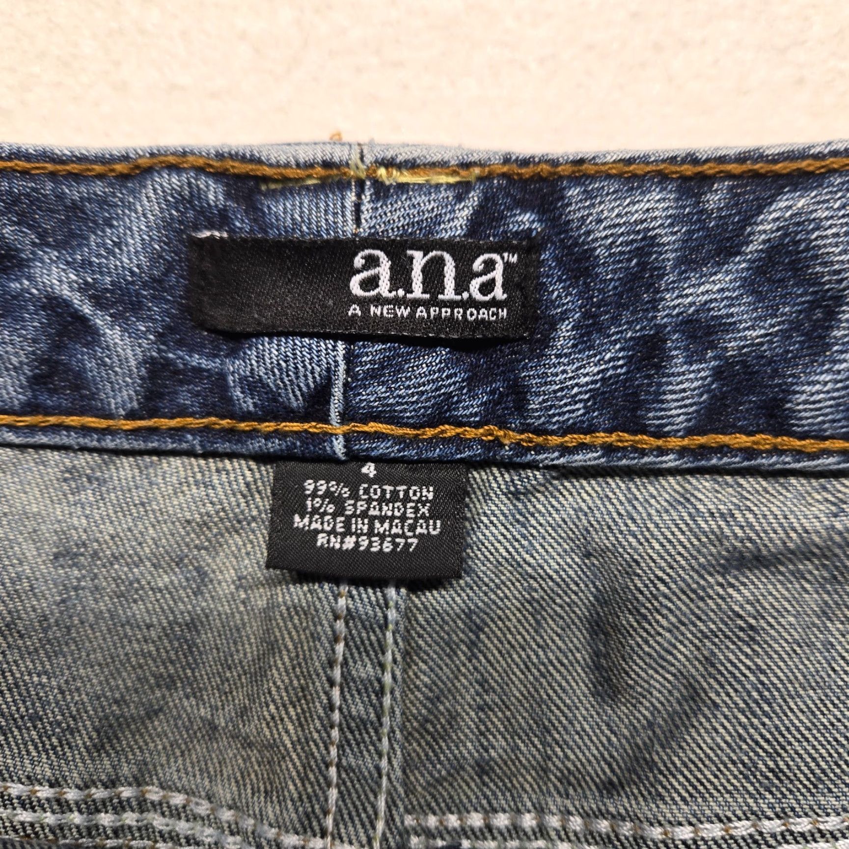 Vintage A.N.A Capri Jeans Low Rise Medium Wash Women's Size 4 Blue Capri Jeans 5-Pocket Denim Vintage: No Mens Womens Boys Girls Size 27" / US 4 / IT 40 - 3 Thumbnail
