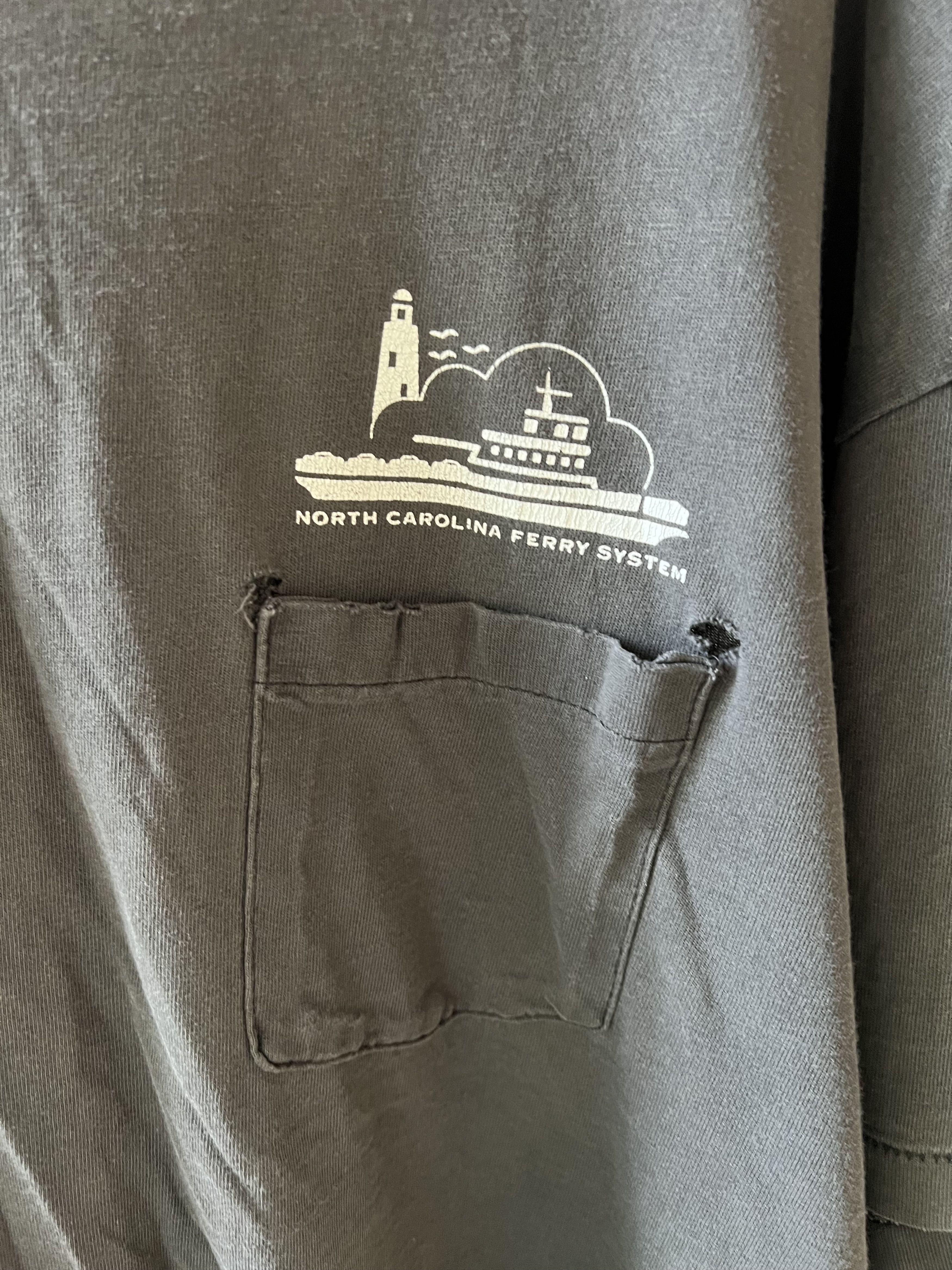 Vintage 90s Thrashed Outer Banks Ferry Pocket T OBX Size US XL / EU 56 / 4 - 5 Thumbnail