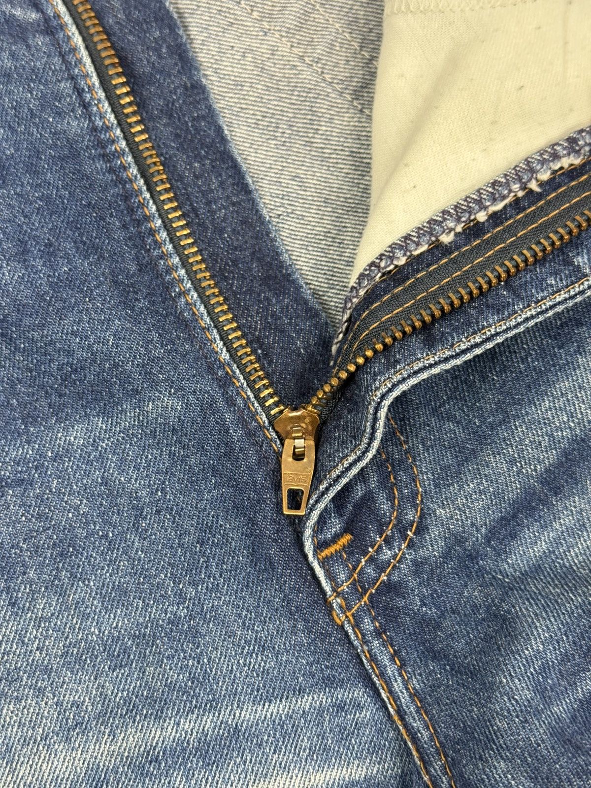Levi's 1980’s Vintage Levi’s 565 Washed Denim Leather Tab Jeans Size US 33 - 10 Thumbnail