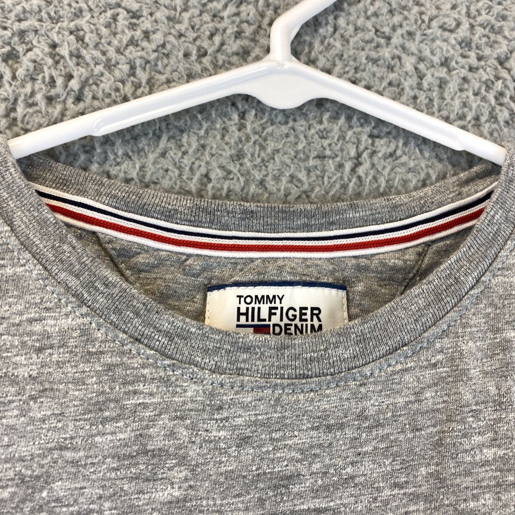 Tommy Hilfiger Tommy Hilfiger Men's Long Sleeve Crewneck Graphic TShirt Size L Gray 57-12 Regular Classic Fit Cotton Crew Neck / 57-12 T-Shirt Size US S / EU 44-46 / 1 - 4 Thumbnail