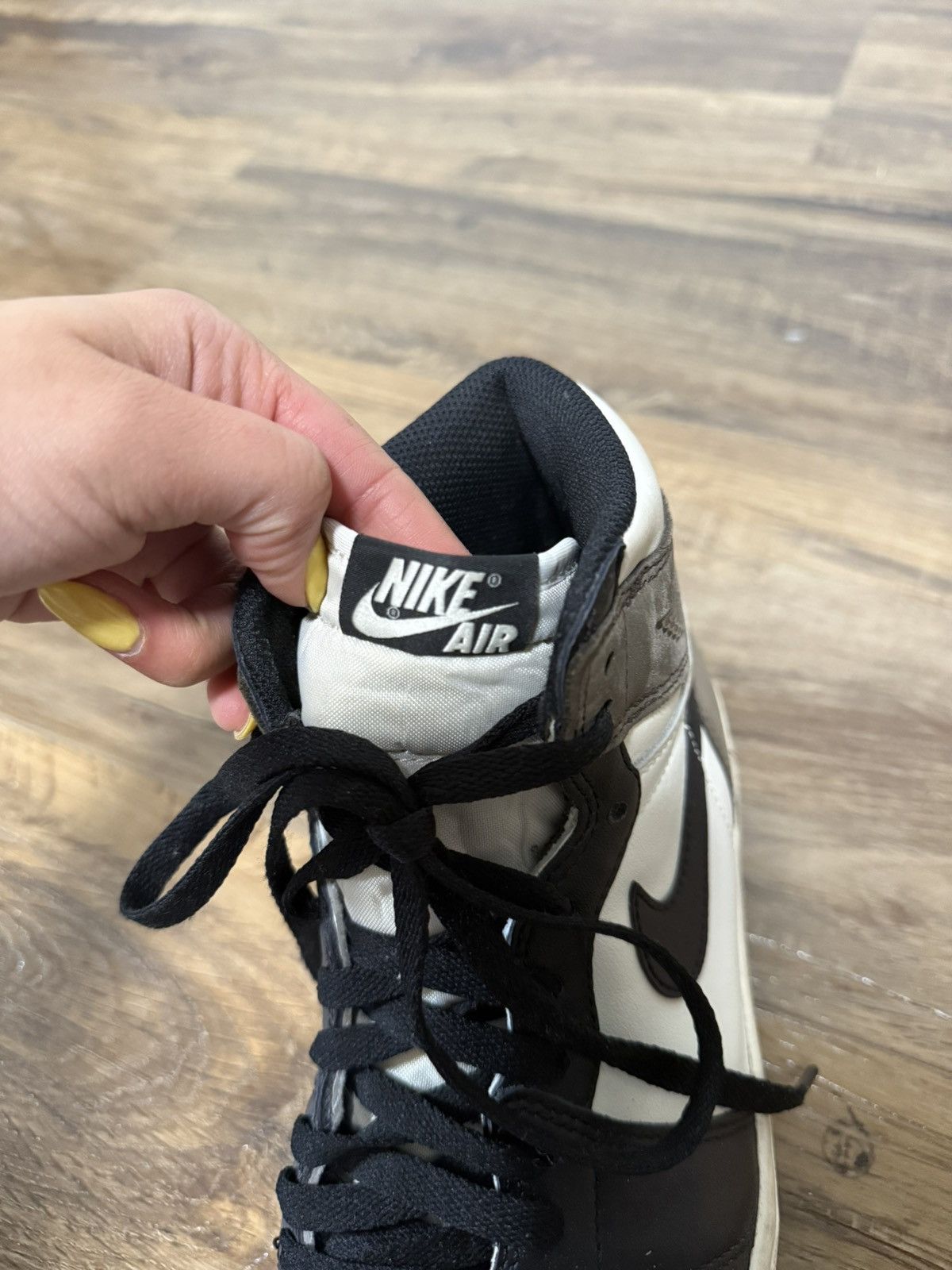 Nike Jordan 1 Retro High Mocha Size US 8 / EU 41 - 7 Thumbnail