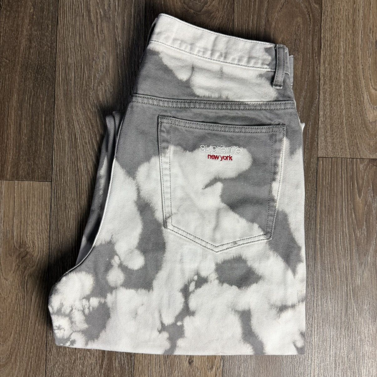 パンツ Supreme Baggy Jean Bleached 30 Supreme Baggy Jean (FW24) - $168