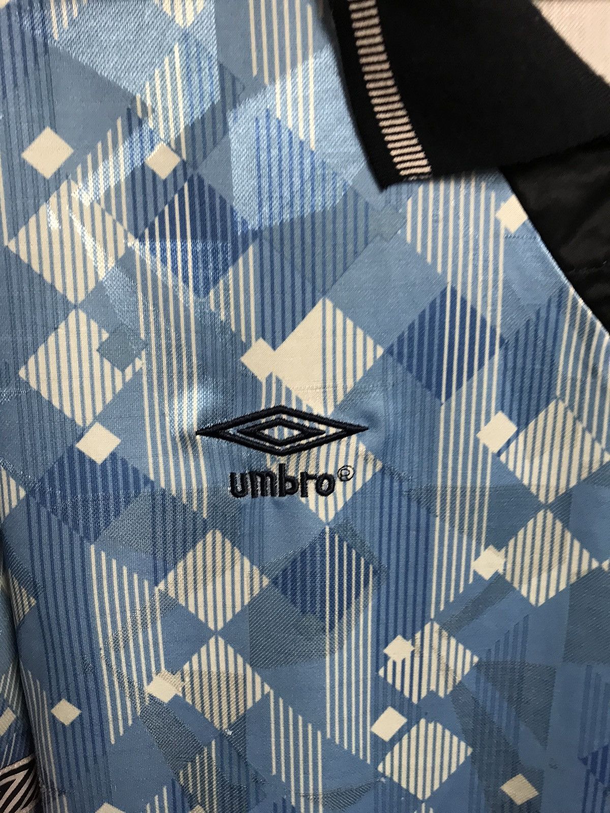 Vintage Vintage England Shearer Umbro soccer jersey Size US L / EU 52-54 / 3 - 3 Thumbnail