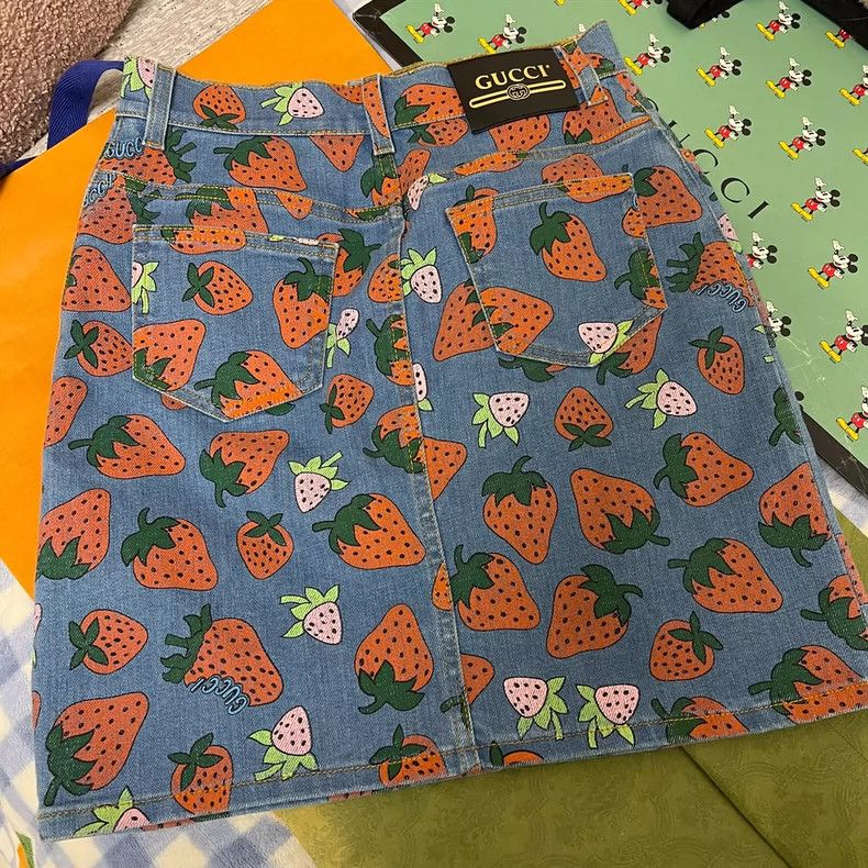 Gucci Gucci Strawberry denim skirt Size 26" / US 2 / IT 38 - 1 Thumbnail