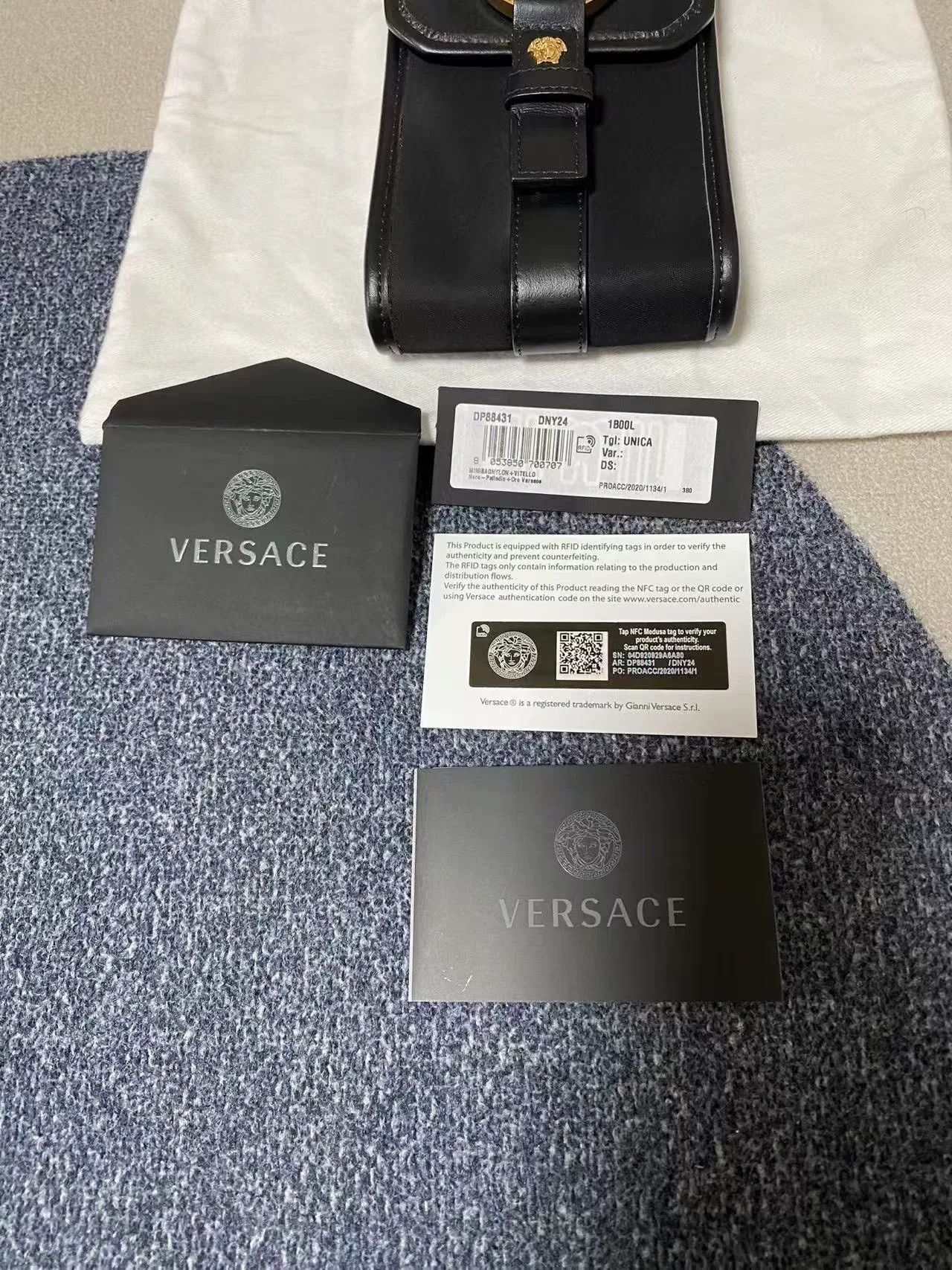 Versace Versace Medusa Strapped Crossbody Phone Bag Size ONE SIZE - 2 Thumbnail
