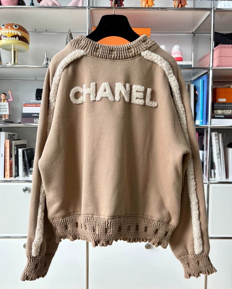 Chanel Chanel 24K khaki teddy lamb wool sweatshirt Size S / US 4 / IT 40 - 3 Thumbnail