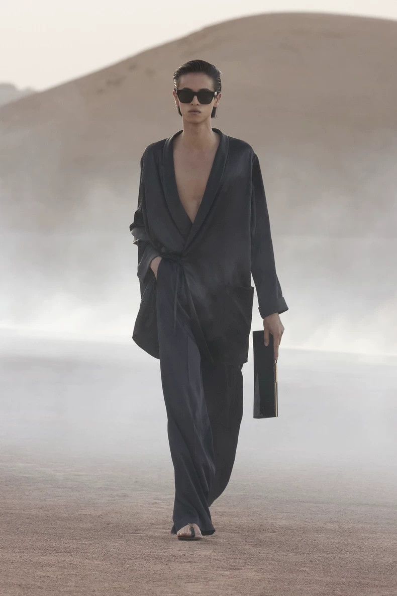 Saint Laurent Paris Saint Laurent Paris 23ss Mulberry Silk Crepe Satin Darth V Size US M / EU 48-50 / 2 - 9 Thumbnail