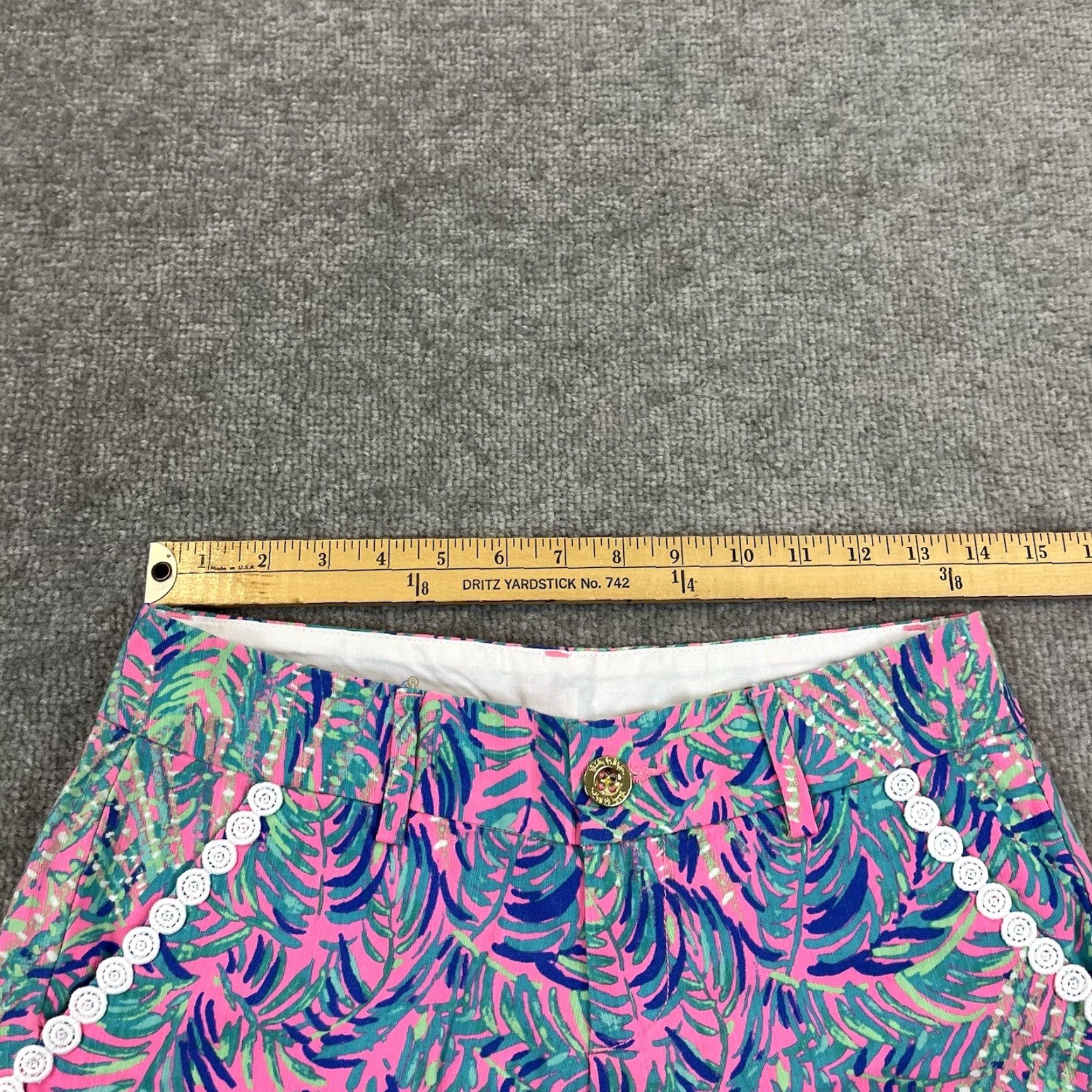 Lilly Pulitzer Lilly Pulitzer Bermuda Shorts Womens Size 00 4.5" Callahan Blue Green Pockets Floral Nylon Zipper Button Casual Summer Size 28" / US 6 / IT 42 - 4 Thumbnail