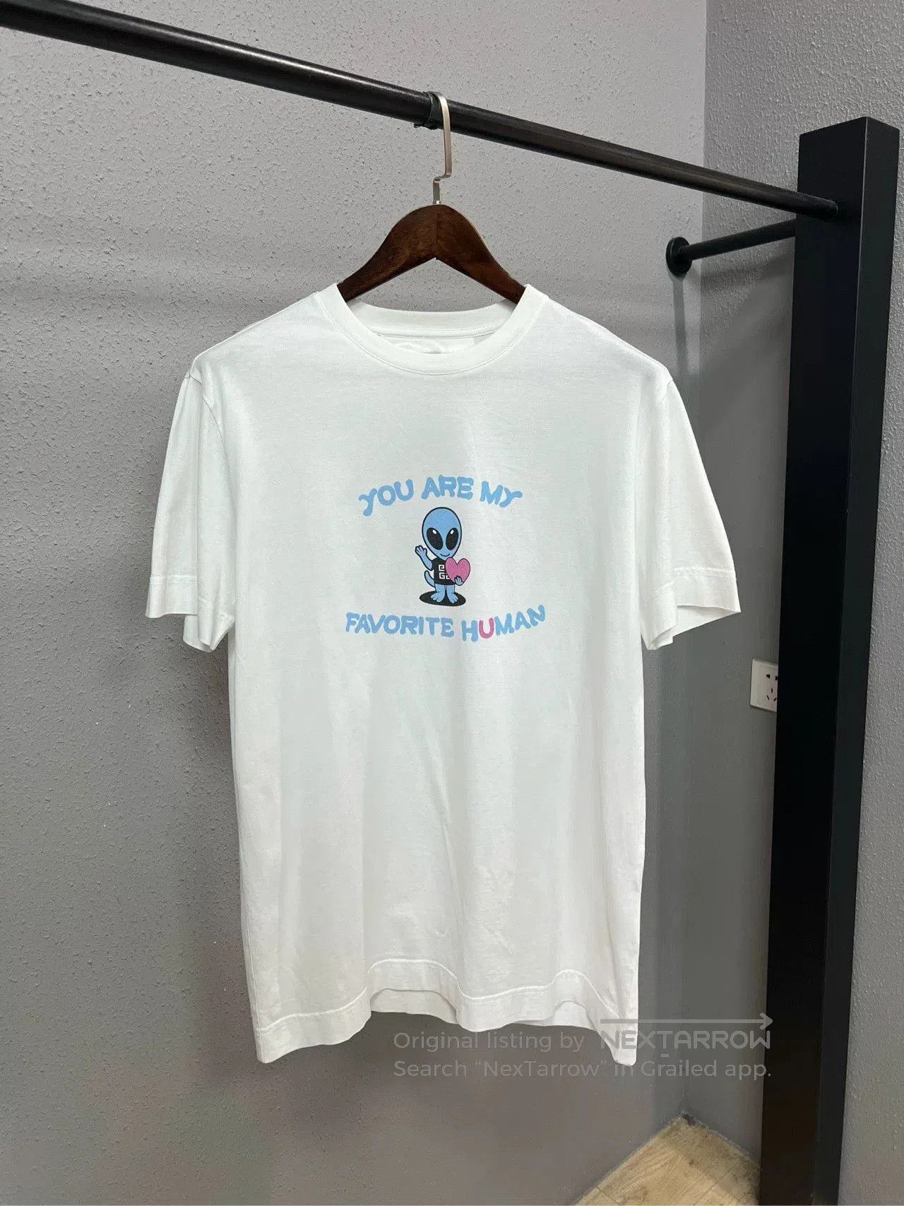 Givenchy Givenchy Alien Short Sleeve T. Size XS / US 0-2 / IT 36-38 - 1 Thumbnail