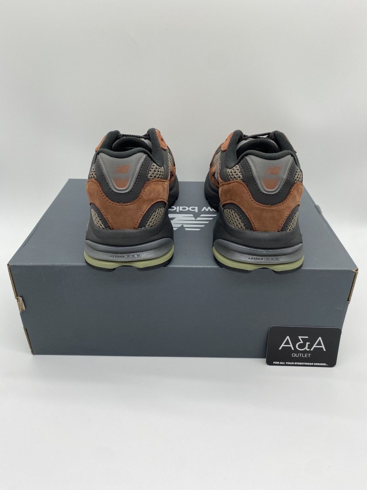 New Balance New Balance 2010 Pecan US 10 Brand New Free Shipping Size US 10 / EU 43 - 4 Thumbnail