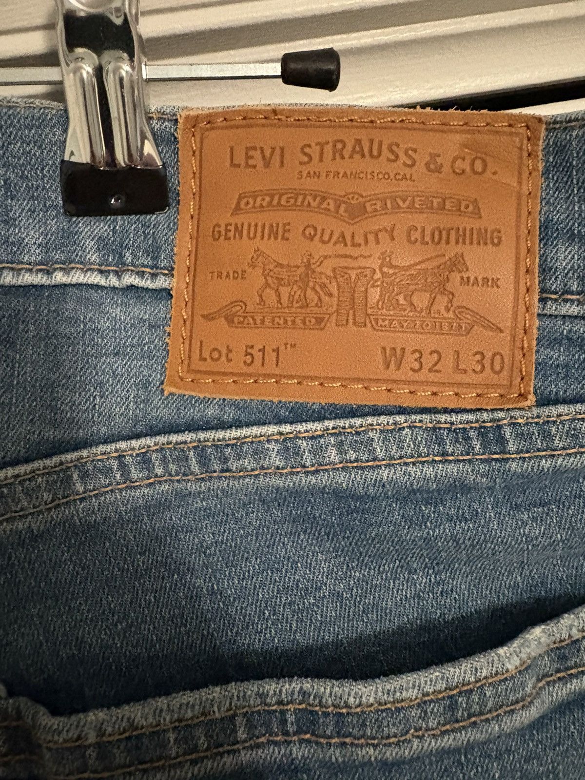 Levi's Levi’s blue faded wash classic fit Size US 32 / EU 48 - 3 Thumbnail