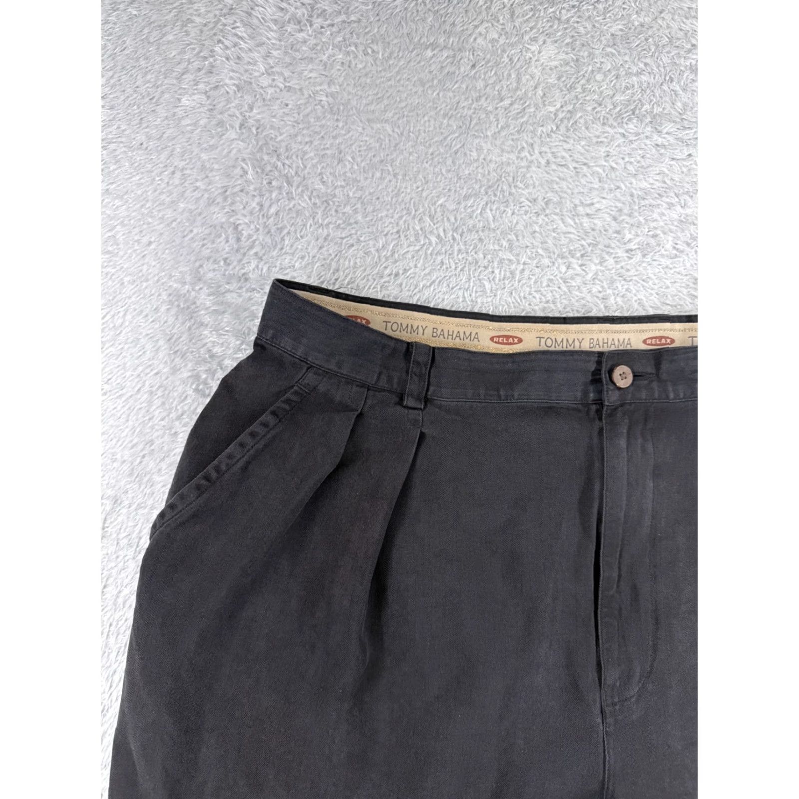 Tommy Bahama Tommy Bahama Bermuda Shorts Men 40 Black Pleated Silk Herringbone Quick Dry Cargo Pocket Adult Regular waist 40 Size US 40 / EU 56 - 4 Thumbnail