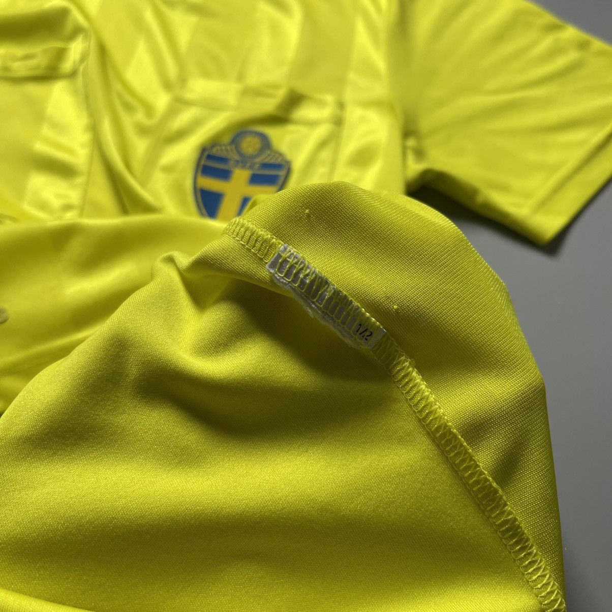 Adidas SWEDEN NATIONAL FOOTBALL SOCCER REFEREE JERSEY Size US M / EU 48-50 / 2 - 6 Thumbnail
