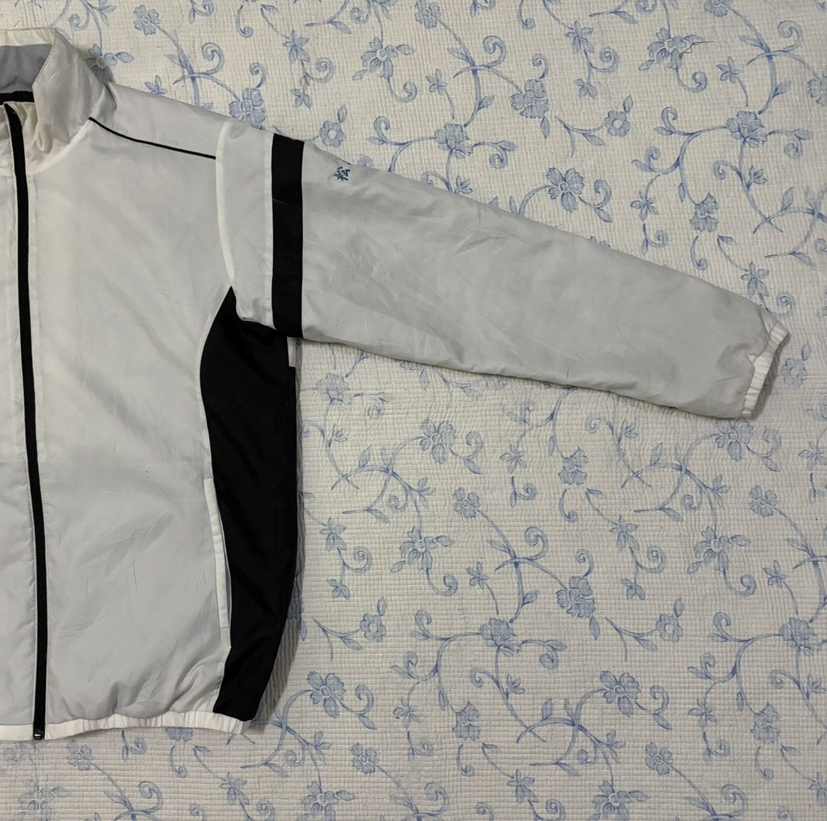 Asics Asics Windbreaker Zipper Light Jacket Streetwear Size US L / EU 52-54 / 3 - 3 Thumbnail