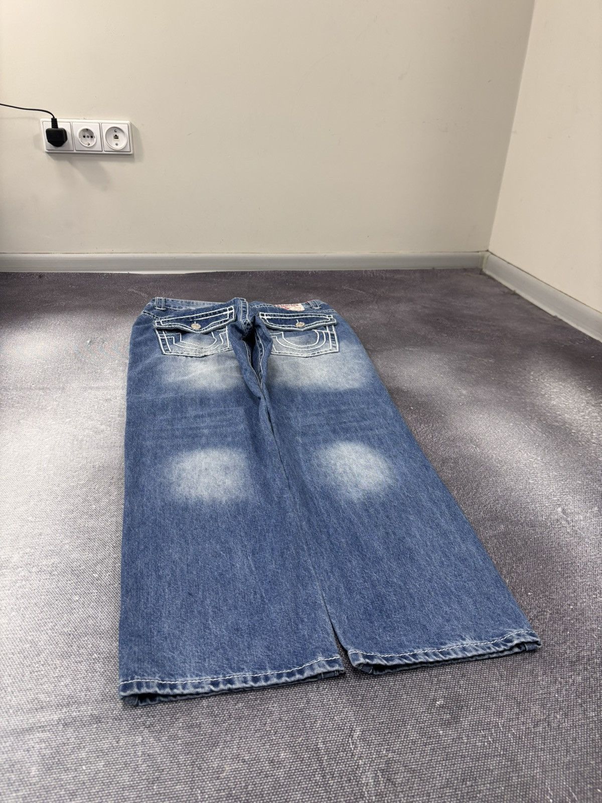 True Religion True Religion NWT Joey Super T Men’s Washed Blue Denim Jeans Size US 36 / EU 52 - 17 Thumbnail