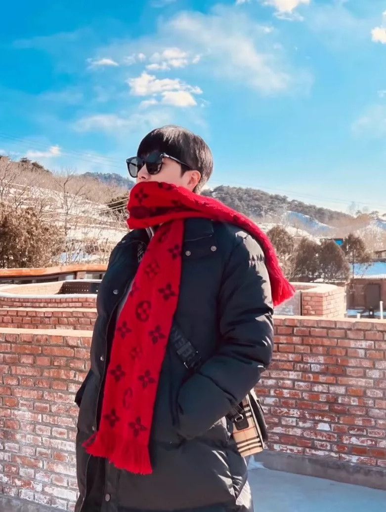 Louis Vuitton Louis Vuitton Red presbyopic full print wool fringe scarf Size ONE SIZE - 5 Thumbnail