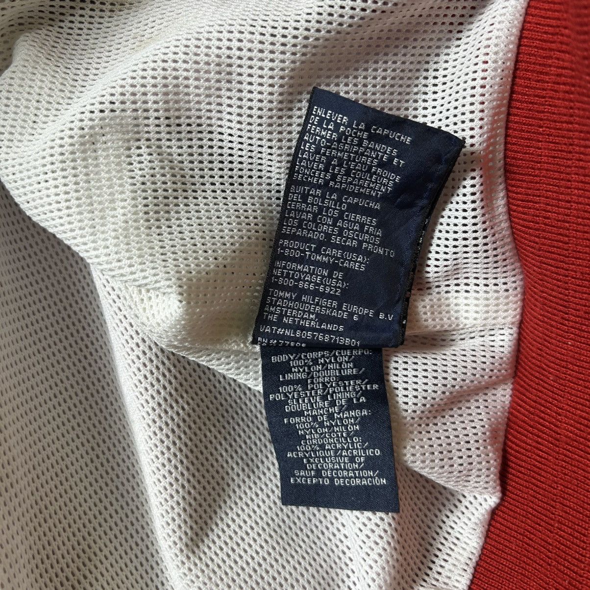 Tommy Hilfiger Vintage Tommy Hilfiger Logo Windbreaker Jacket Size L / US 10 / IT 46 - 10 Thumbnail