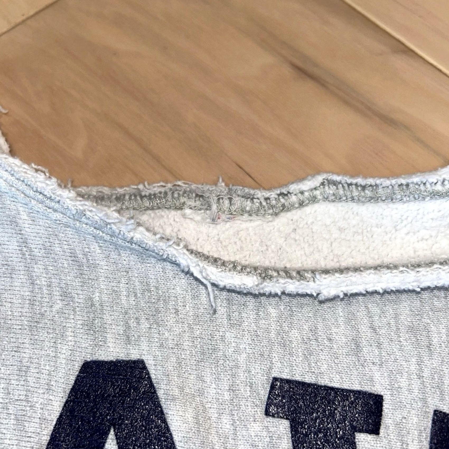 Champion VINTAGE Champion Reverse Weave Hoodie Gray Navy Size Medium Mens 80s Regular Pullover Embroidered Logo Pocket Heavyweight Fleece Machine Washable Size US M / EU 48-50 / 2 - 4 Thumbnail