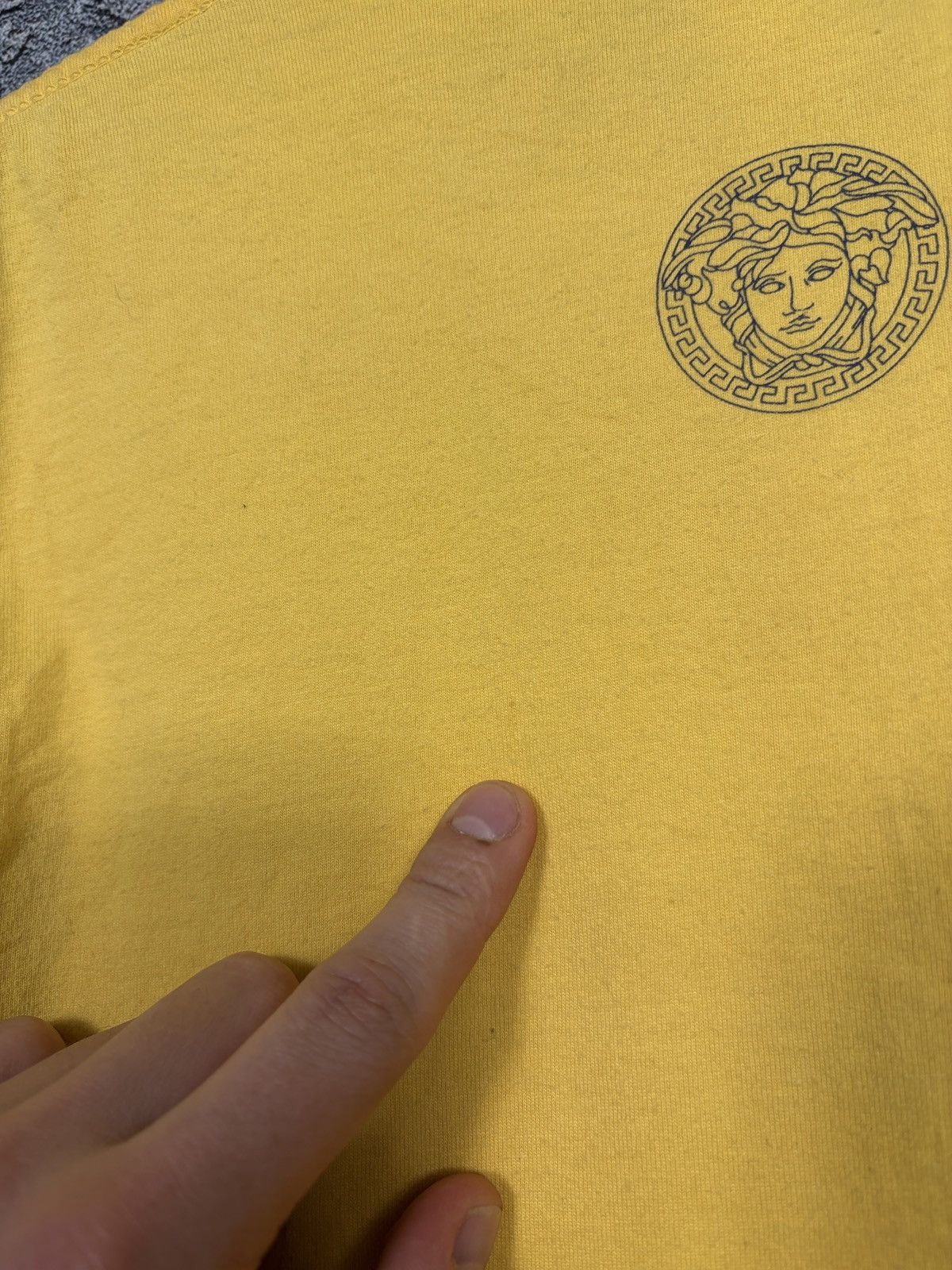 Versace Vintage Versace Medusa Big Logo T-shirt Tee Size S Size US S / EU 44-46 / 1 - 12 Thumbnail