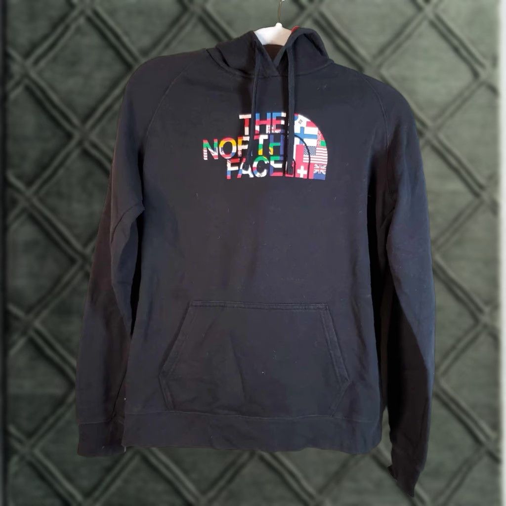 The North Face VINTAGE The North Face Hoodie Womens M Black World Flags Graphic Pullover Fleece Size M / US 6-8 / IT 42-44 - 1 Thumbnail