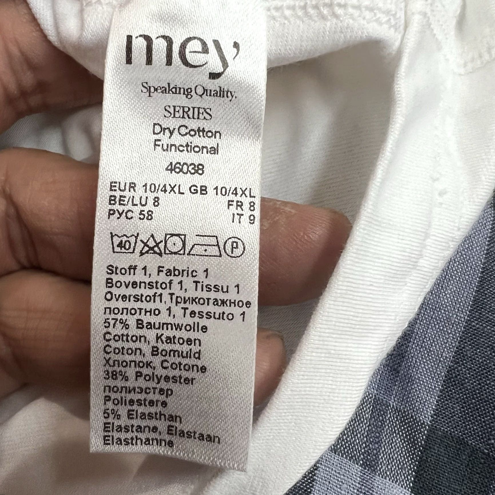 Vintage MEY V-Neck Soft T-Shirt Mens 4XL White Cotton-Blend Stretch Shirt 4XL White Mens V-Neck Short Sleeve Portugal Classic Summer Fall Spring Mens Size US XXL / EU 58 / 5 - 6 Thumbnail