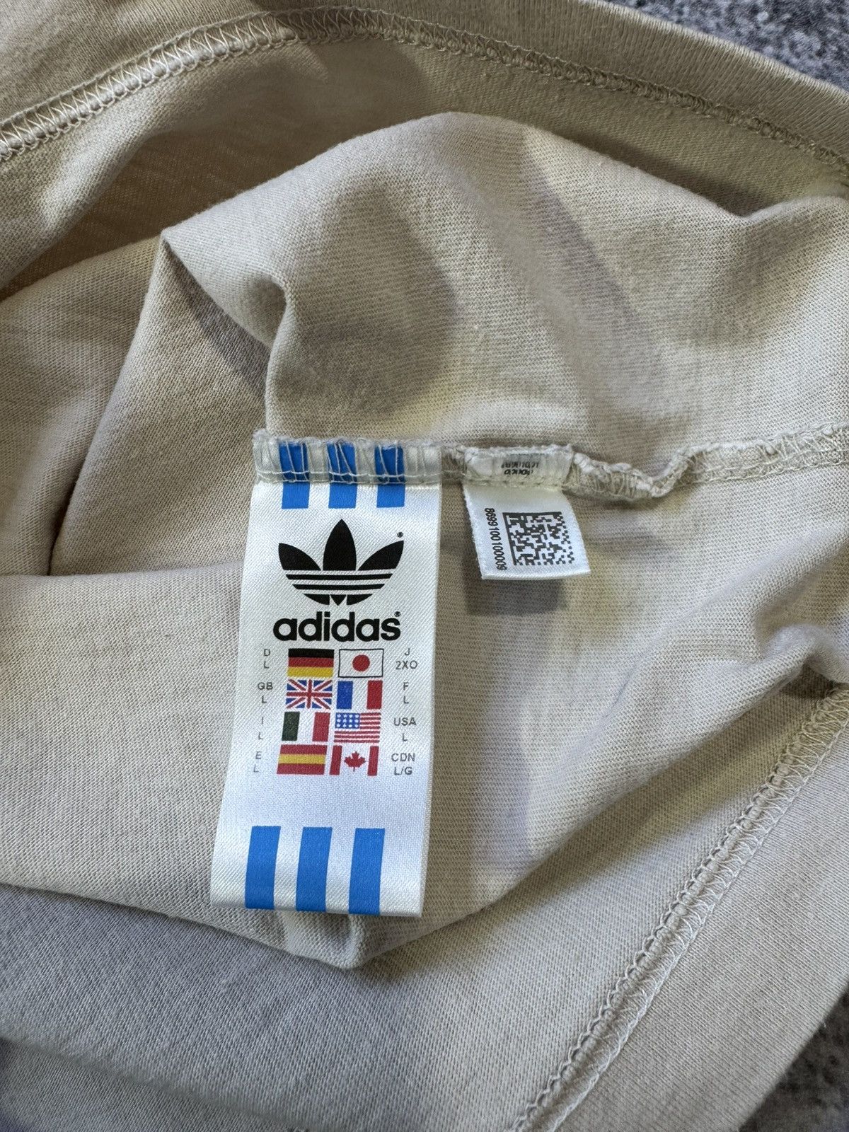 Adidas Adidas vintage tee t-shirt big logo Size US L / EU 52-54 / 3 - 6 Thumbnail