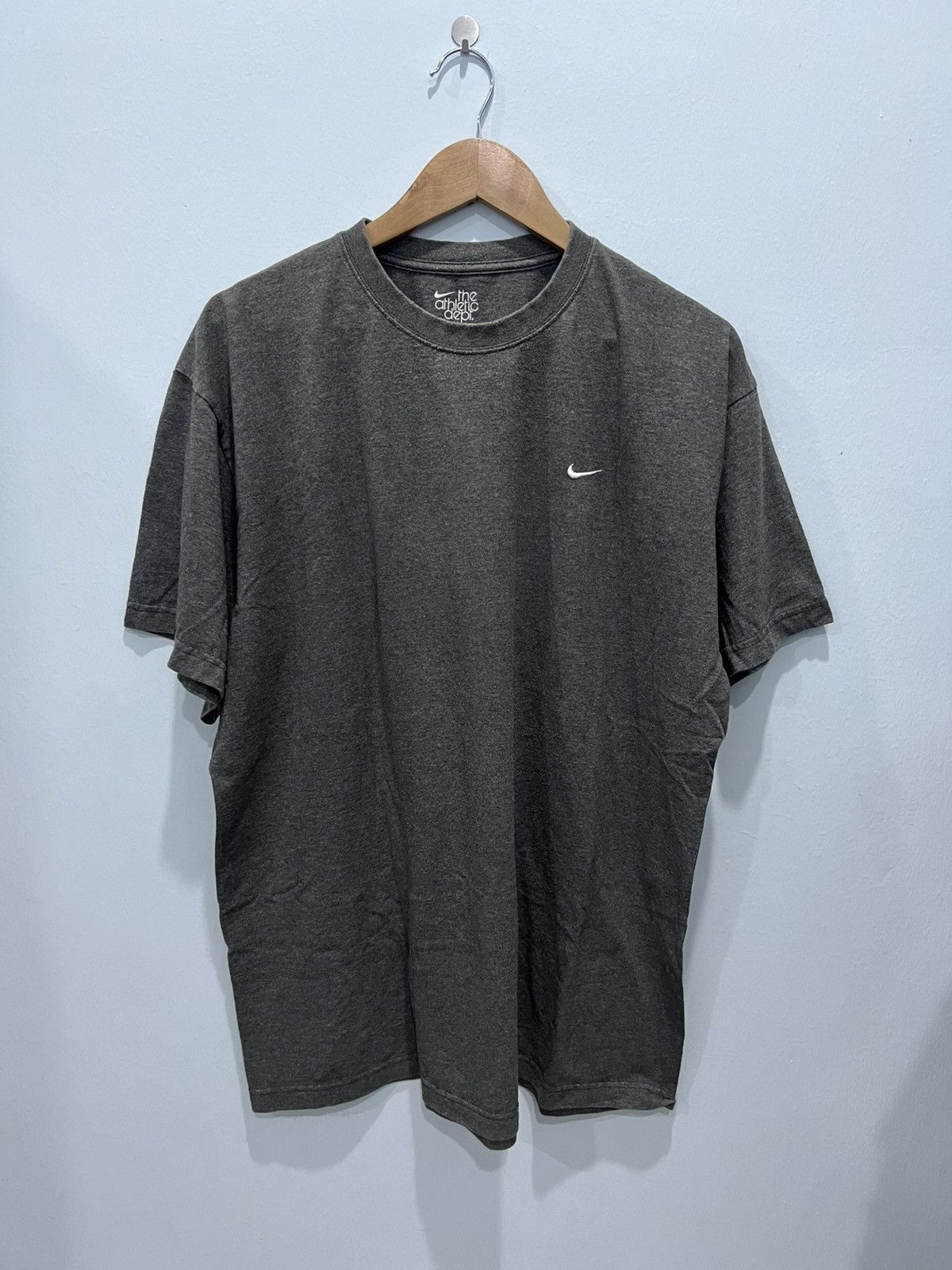 Nike Nike Small Logo Plain Tee Size US XL / EU 56 / 4 - 1 Thumbnail