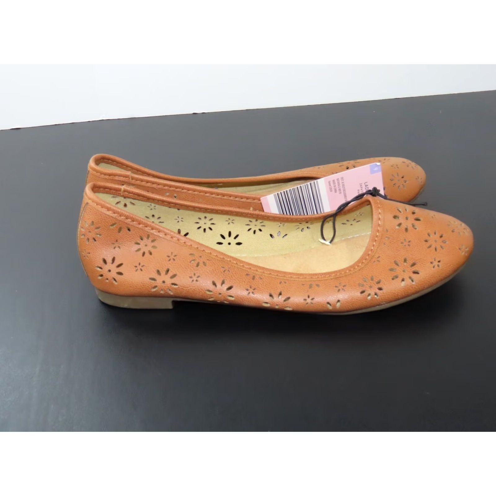 Vintage Serra Memory Foam Brown Floral Cutouts Flats Women's 9 NWT Size US 9 / IT 39 - 3 Thumbnail