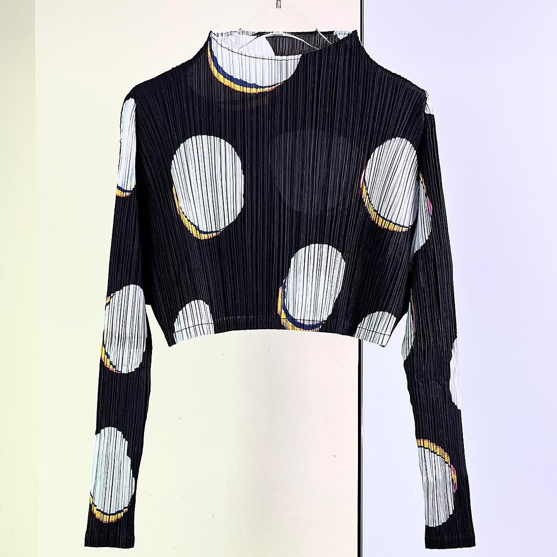 Pleats Please Issey Miyake Pleats Please Issey Miyake Circle Print Pleated Top Size 3 Size M / US 6-8 / IT 42-44 - 1 Thumbnail