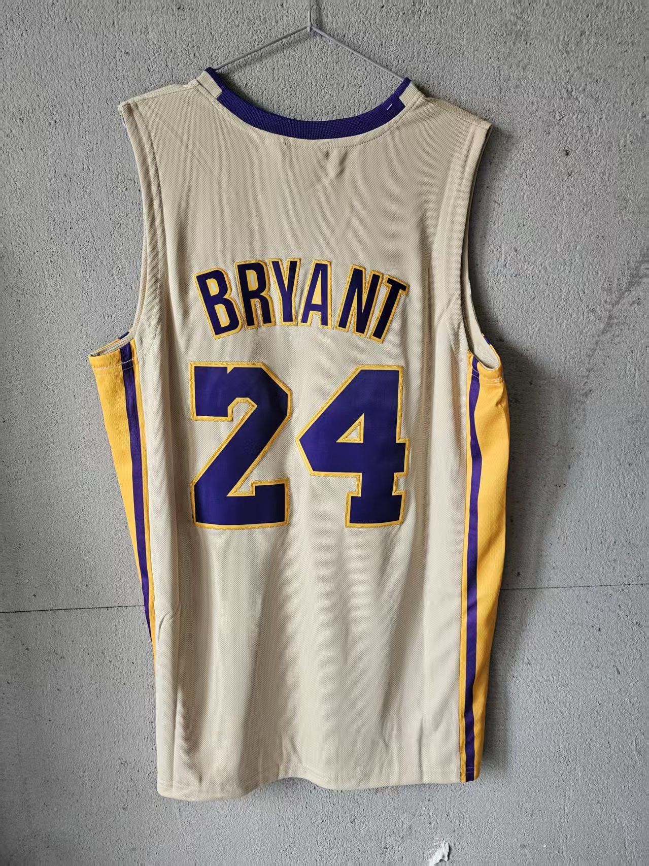 NBA Lakers #24 Kobe Bryant Jersey Size US S / EU 44-46 / 1 - 2 Thumbnail