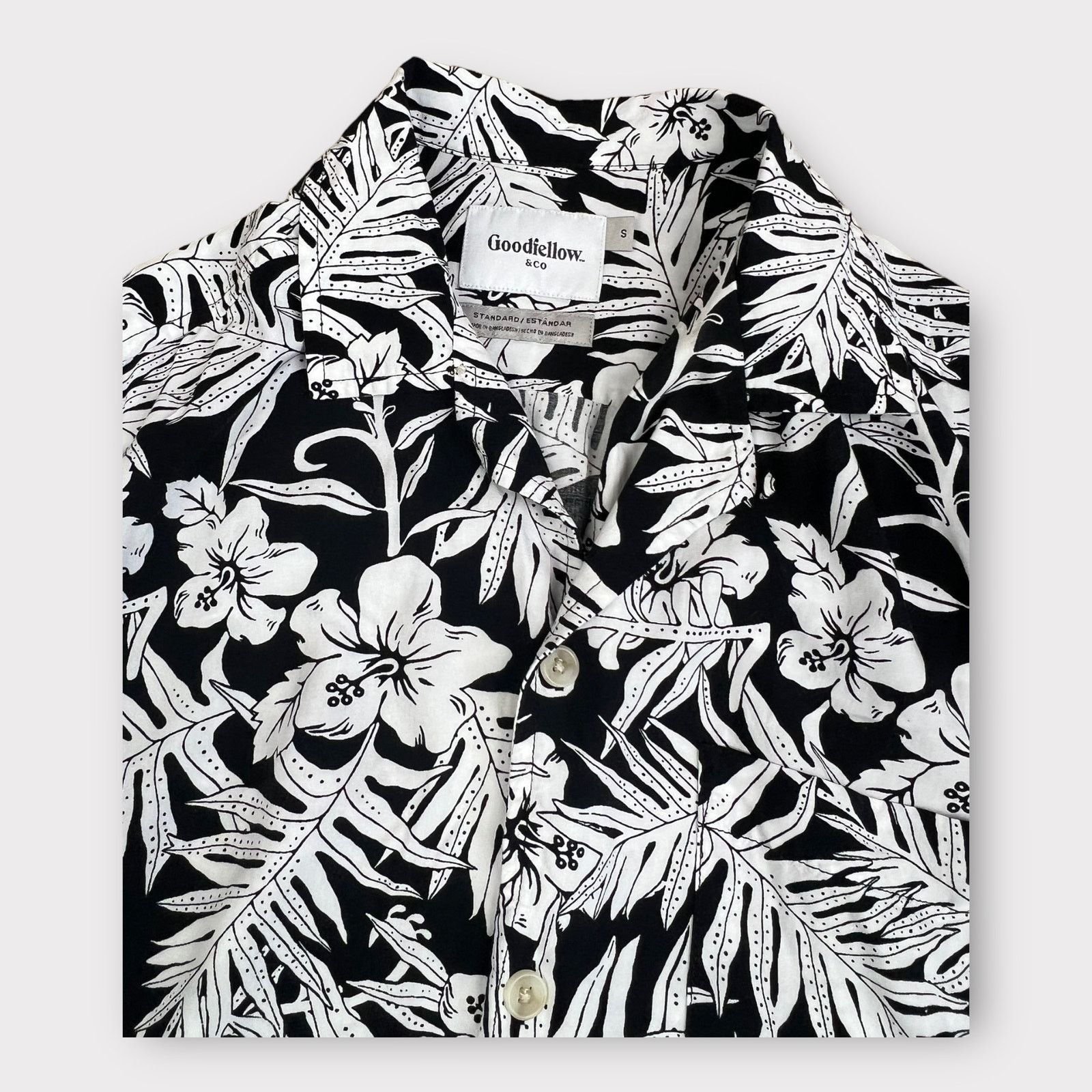 Target Basics Goodfellow & Co | Black White Hawaiian Floral Shirt Size US S / EU 44-46 / 1 - 7 Thumbnail