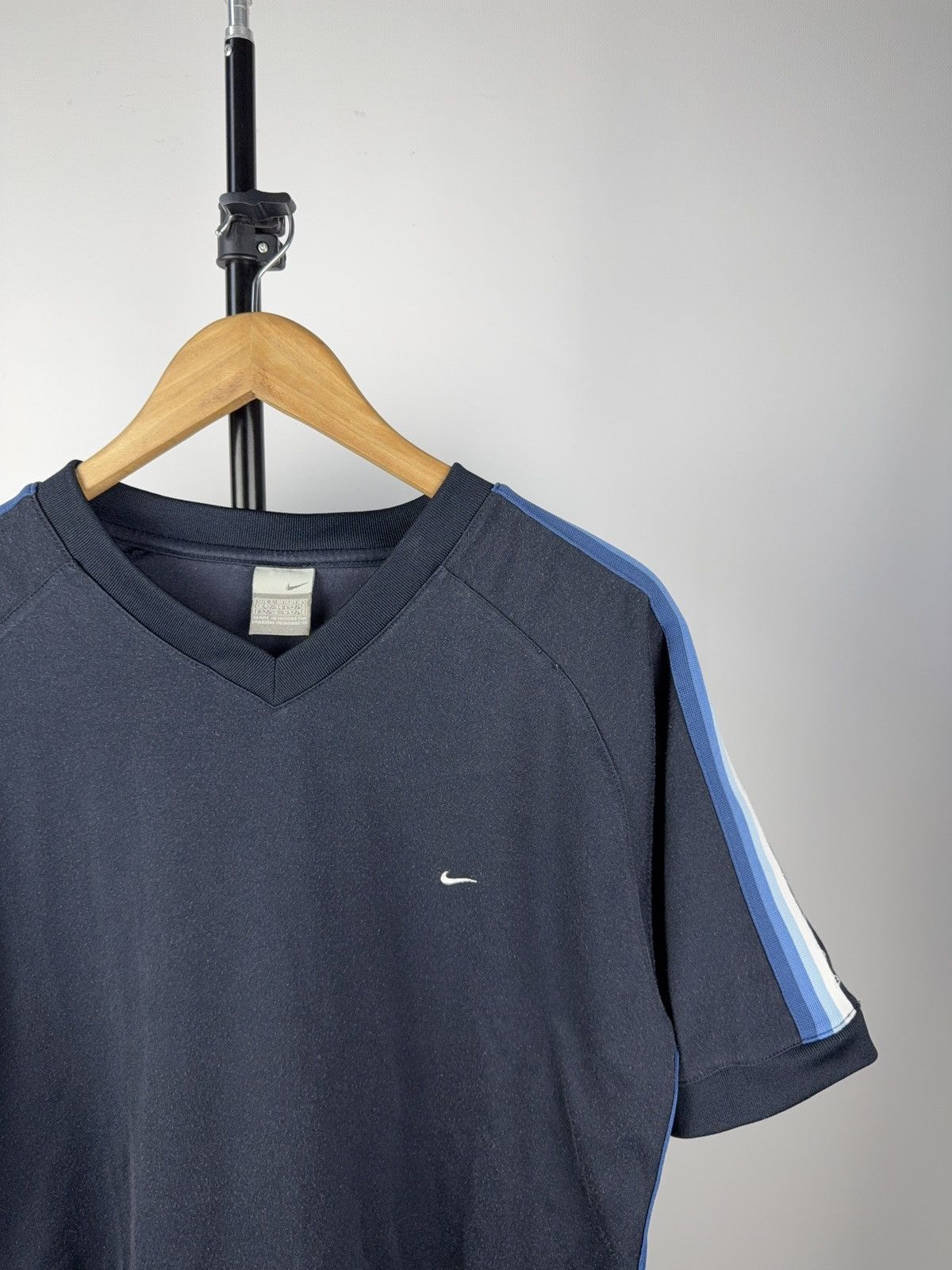 Nike × Vintage Vintage Nike T-shirt Small Swoosh Logo Tee Air Tn Retro Size US L / EU 52-54 / 3 - 2 Thumbnail