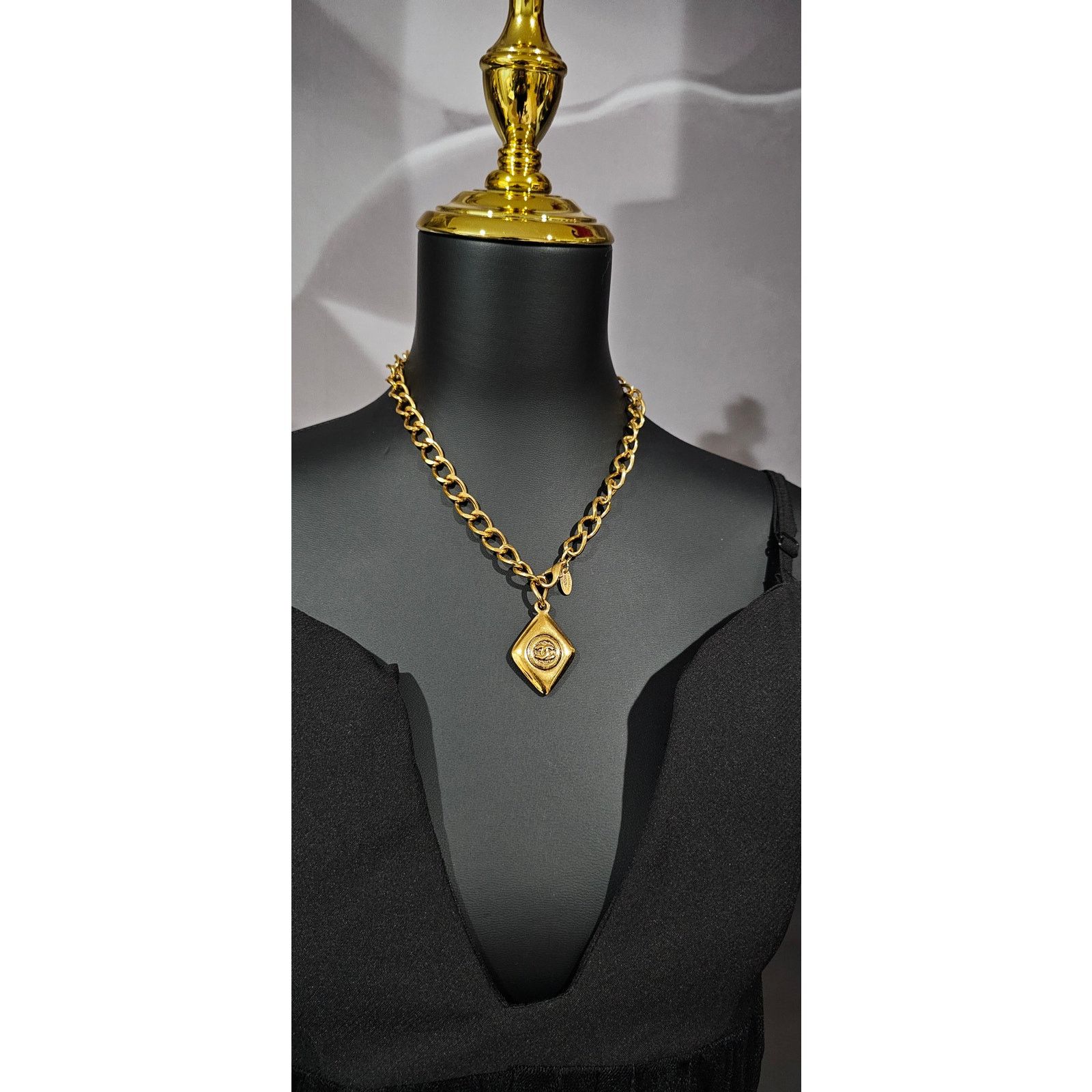 Chanel CHANEL CC Vintage 24K Necklace Rhombus Logo Gold 93P Size ONE SIZE - 8 Thumbnail