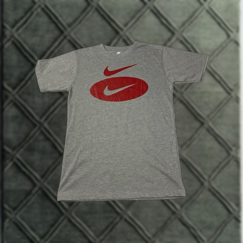 Nike **Nike Tee T-Shirt Gray Small Adult Regular Fit** User: **Gray Small Adult Regular Fit Nike Tee T-Shirt** Size US S / EU 44-46 / 1 - 1 Thumbnail