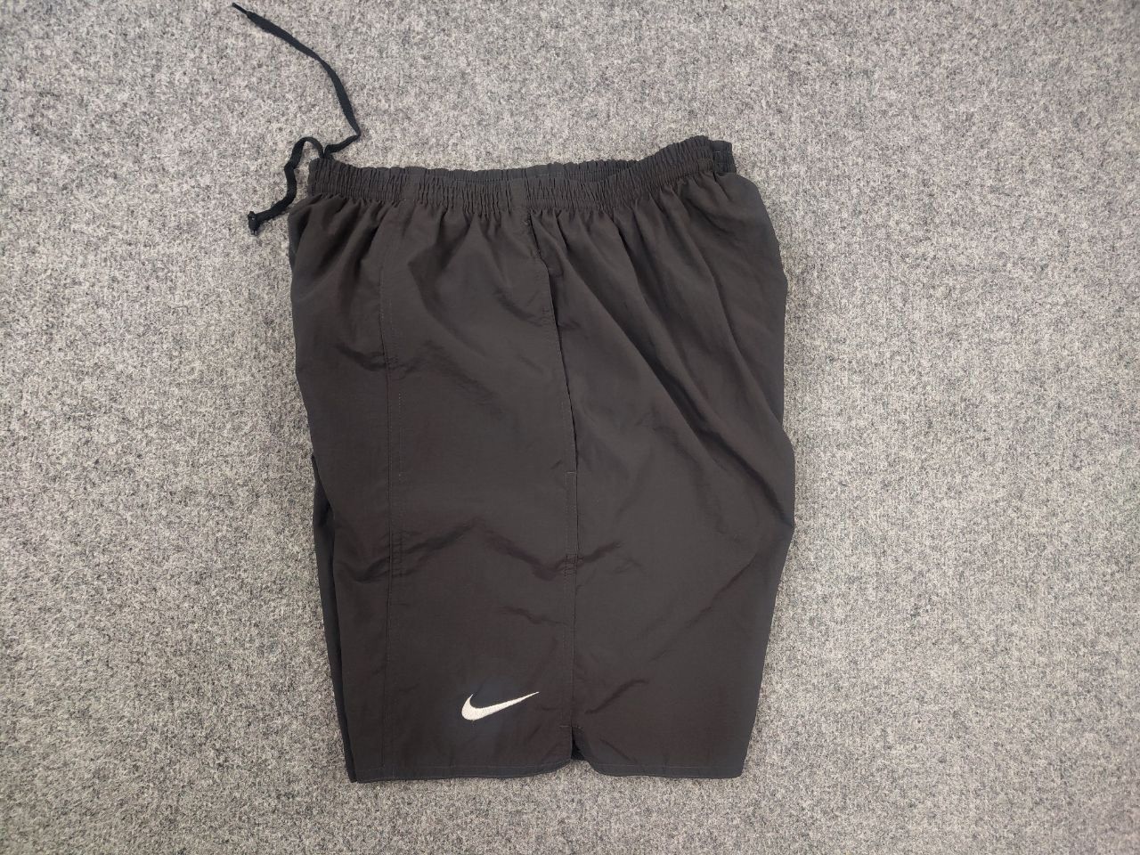 Nike Vintage 90's Nike Gray Nylon Swoosh Pocket Casual Shorts Y2K Size US 34 / EU 50 - 9 Thumbnail
