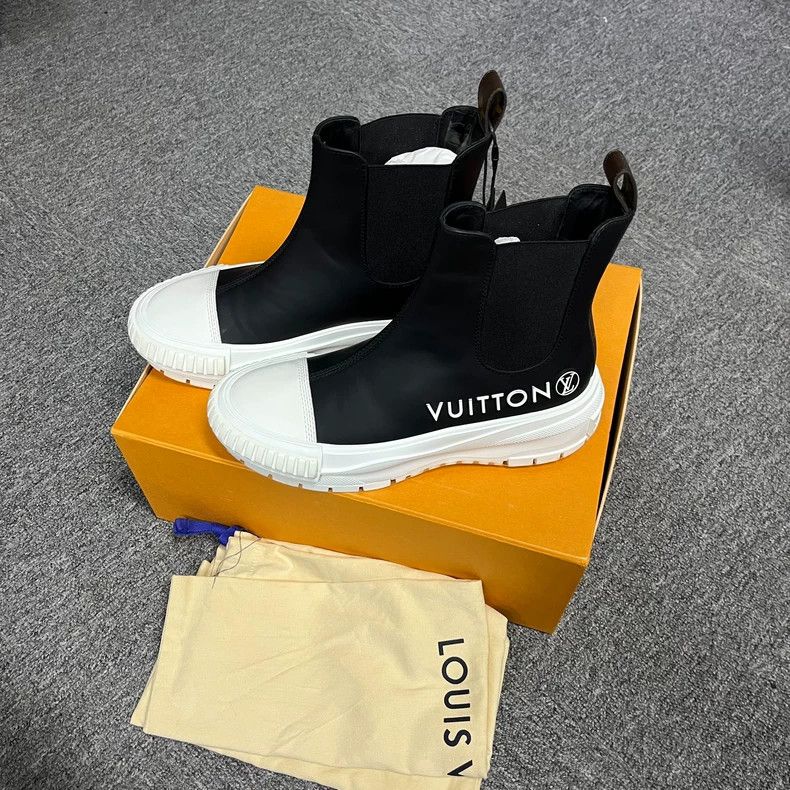 Louis Vuitton Louis Vuitton Black and white first layer cowhide high-top Size US 7.5 / IT 37.5 - 1 Thumbnail