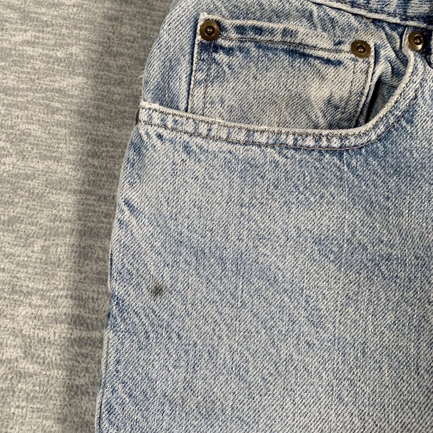 Van Heusen Van Heusen Jeans Mens 36x29 Light Wash Straight Leg 100% Cotton Zip Fly 90s Size US 36 / EU 52 - 6 Thumbnail