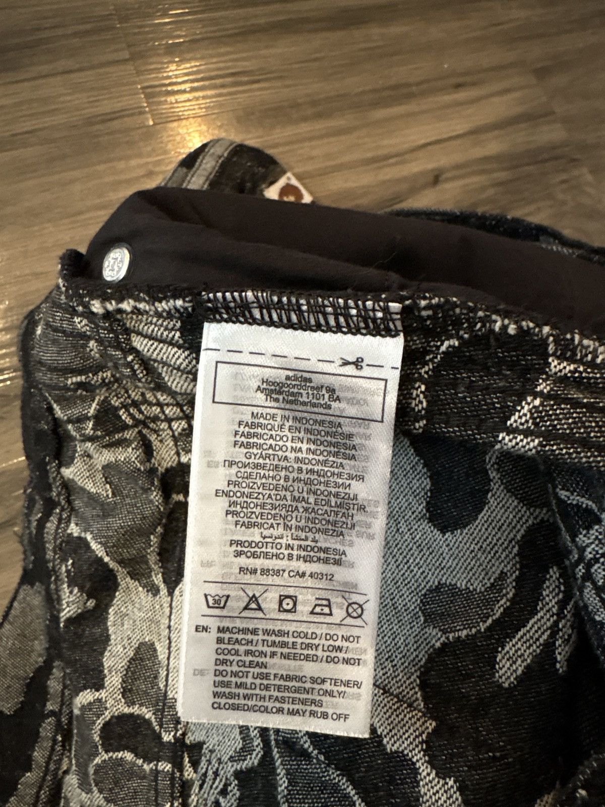 Adidas × Bape Adidas X Bape Camo Jacquard Shark Denim Shorts XXL GREY/ BLK Size US 40 / EU 56 - 7 Thumbnail