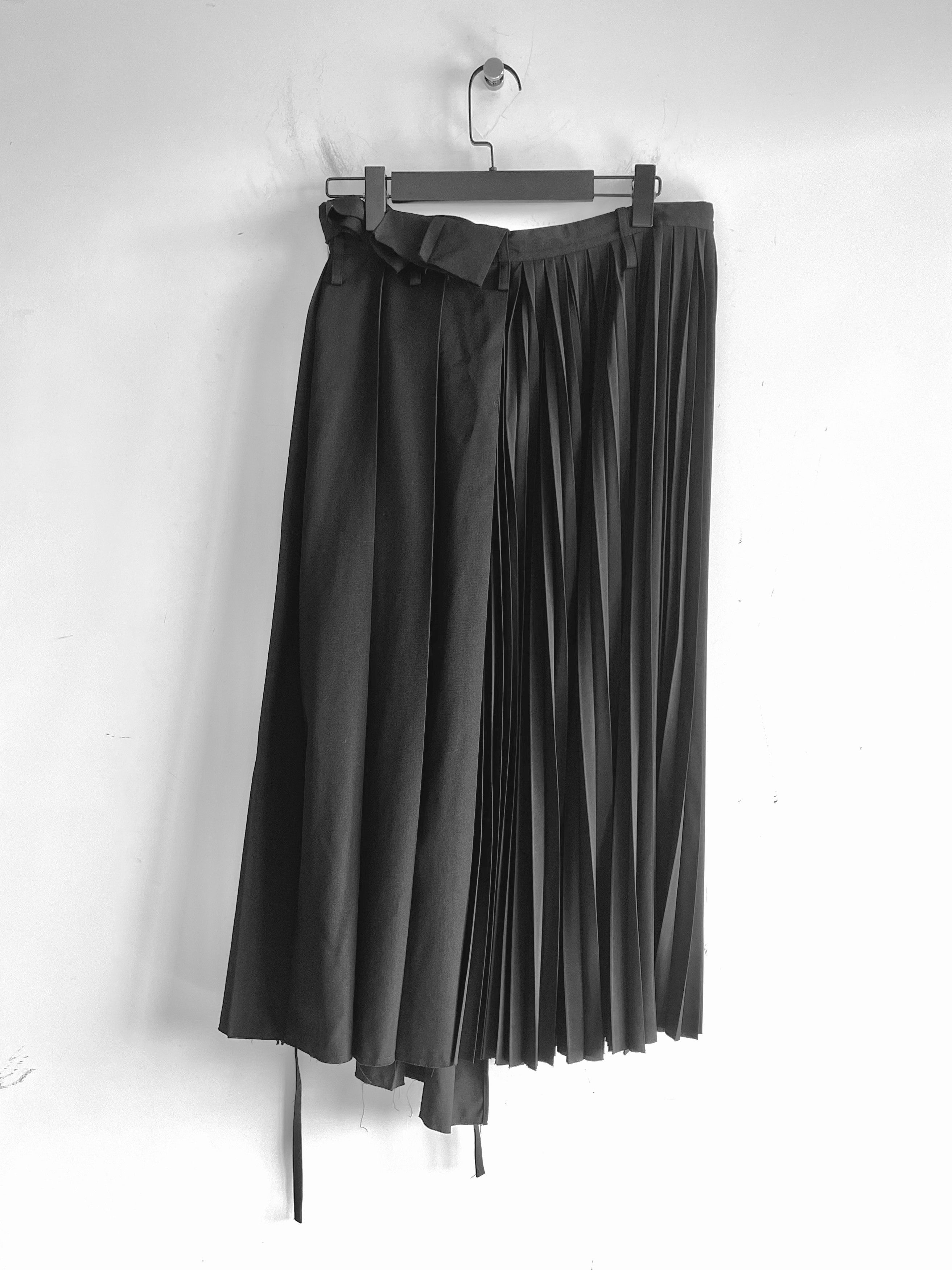 Yohji Yamamoto Y's Yohji Yamamoto - WOOL / de CHINE PLEATS COMBI WRAP SKIRT Size 23" - 3 Thumbnail