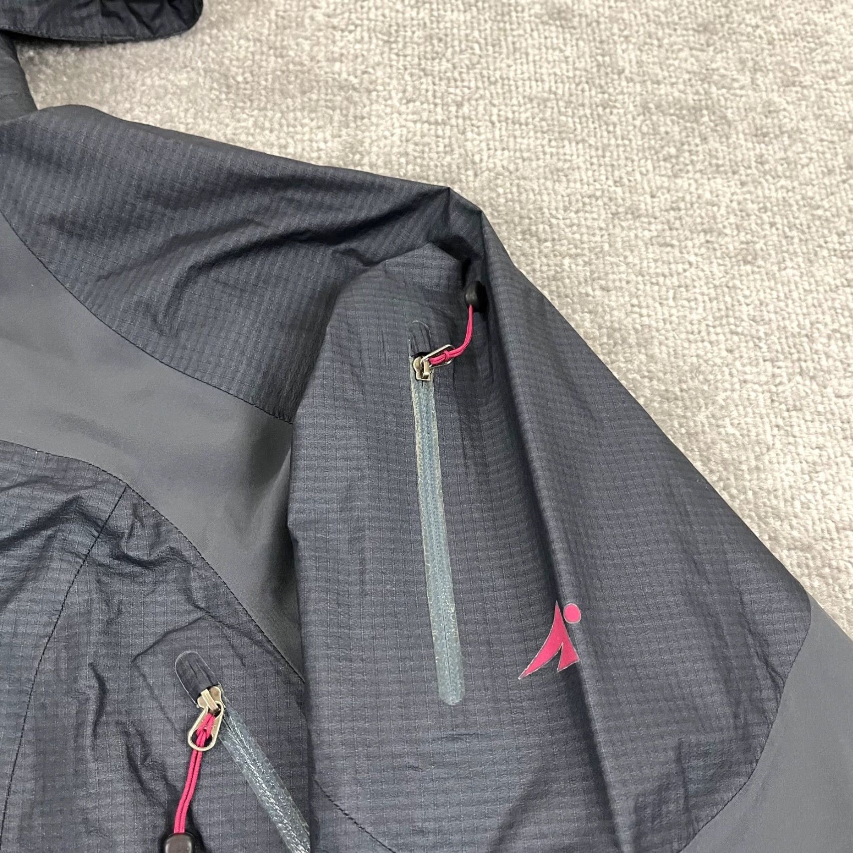 Eastern Mountain Sports EMS Jacket Women Large Gray Goretex Rain Paclite Hooded - Outdoor, Lightweight, Breathable, Zipped Pockets, Athletic Fit, Jacket Size L / US 10 / IT 46 - 5 Thumbnail