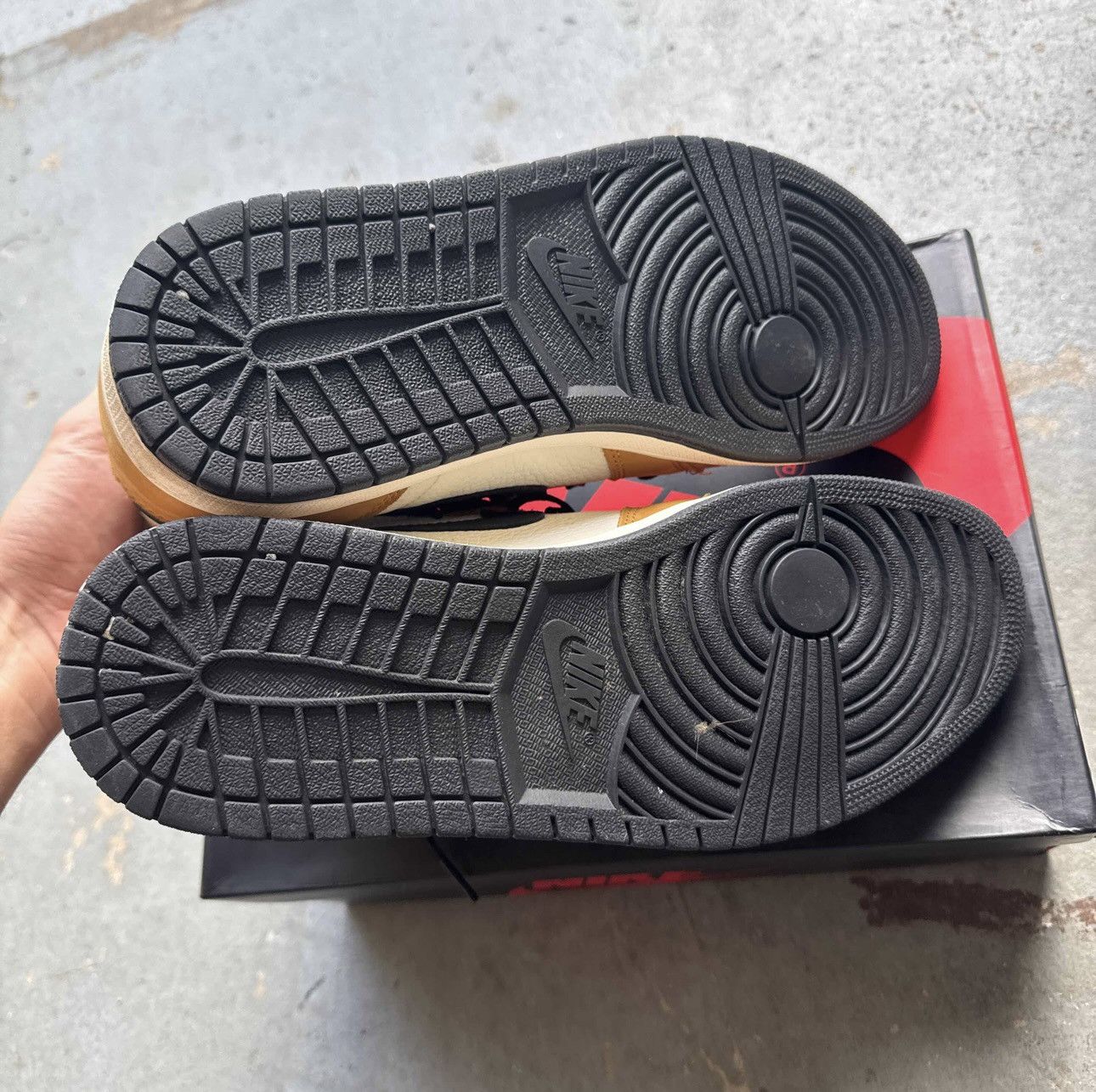 Jordan Brand Air Jordan 1 Retro 'Rookie of the Year' Size US 11 / EU 44 - 5 Thumbnail