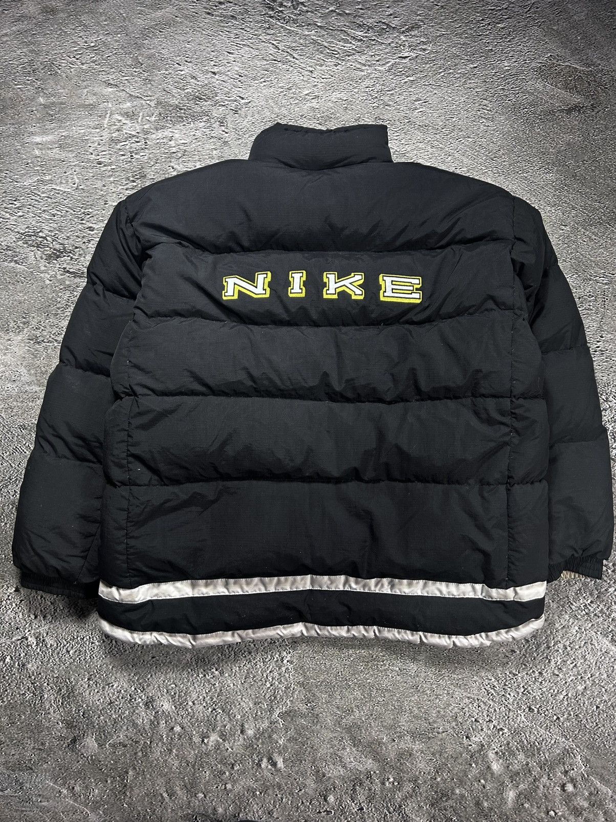 Nike × Vintage Nike black puffer jacket big logo vintage 90s reversible Size US XXL / EU 58 / 5 - 1 Thumbnail