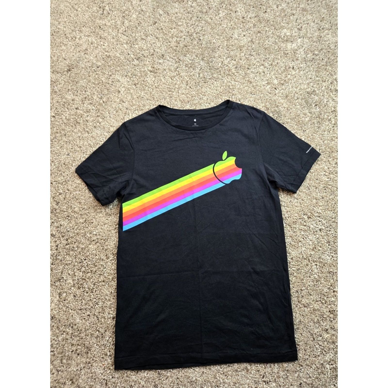 Apple Apple Shirt XS Mens Black Short Sleeve Rainbow Apple Graphic T-Shirt Mens XS Black Casual Graphic Print Logo 2000s Giftable Size US XS / EU 42 / 0 - 2 Thumbnail