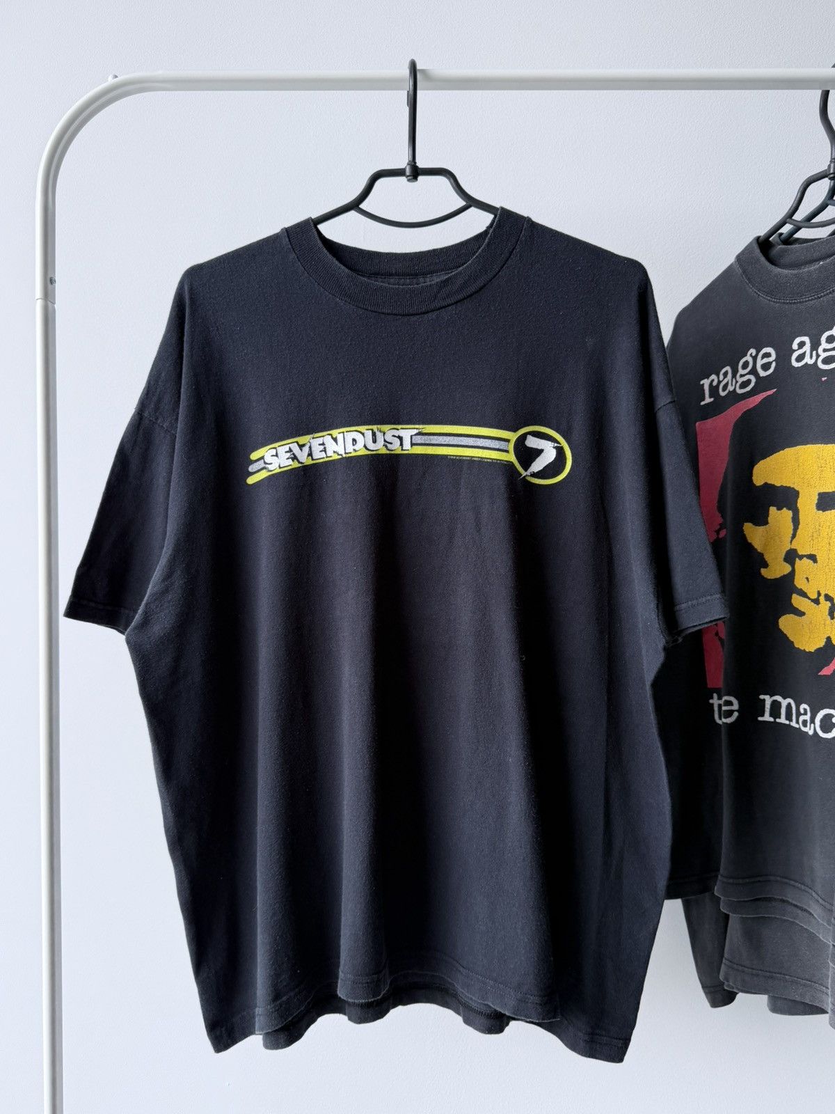 Band Tees Vintage 1998 Sevendust Nu Metal Band T-Shirt Tee Size US XL / EU 56 / 4 - 1 Thumbnail