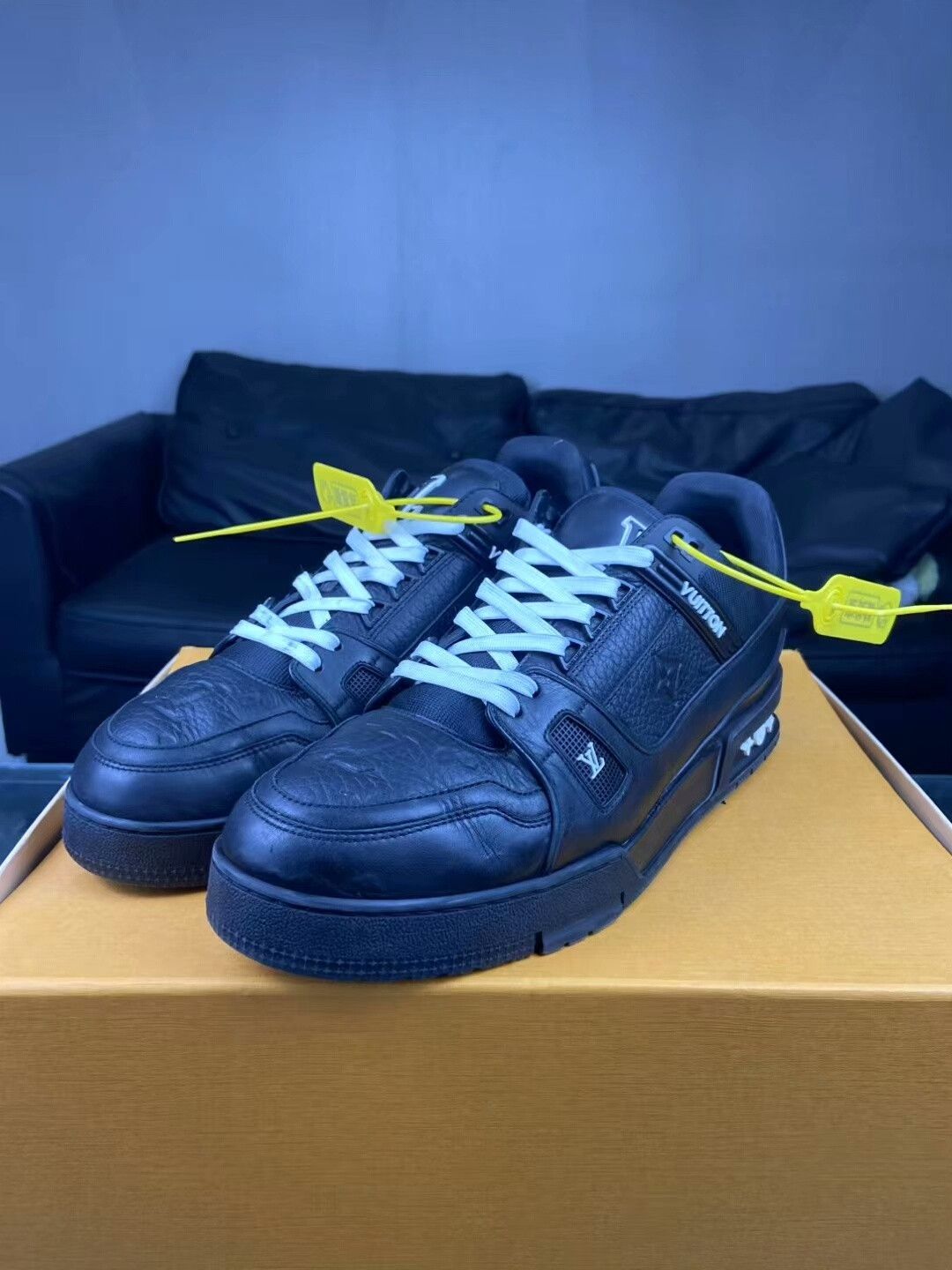 Louis Vuitton Louis Vuitton Training Black Lowtop Sneakers 10 Men Size US 10 / EU 43 - 1 Thumbnail